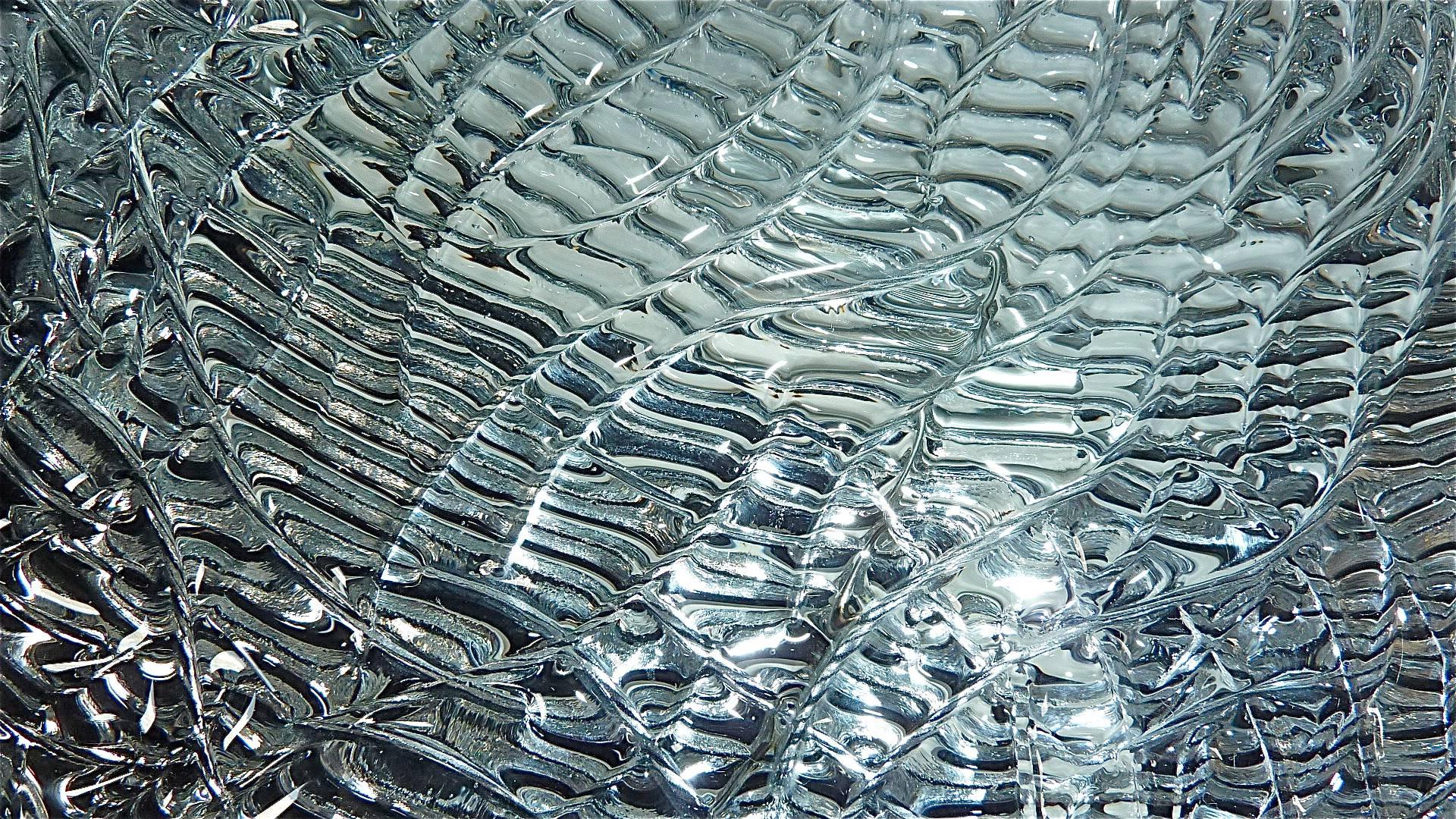 Large J.T. Kalmar Flush Mount Light Textured Ice Glass with Brass, Austria 1960s In Good Condition In Nierstein am Rhein, DE