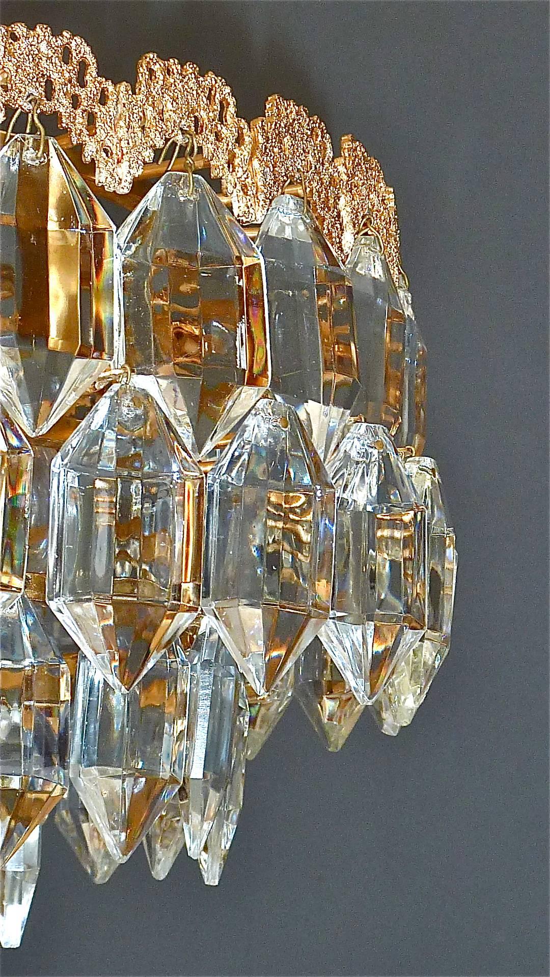 Milieu du XXe siècle Lustre Bakalowits du milieu du siècle dernier en laiton doré et verre de cristal à facettes Autriche, années 1960 en vente