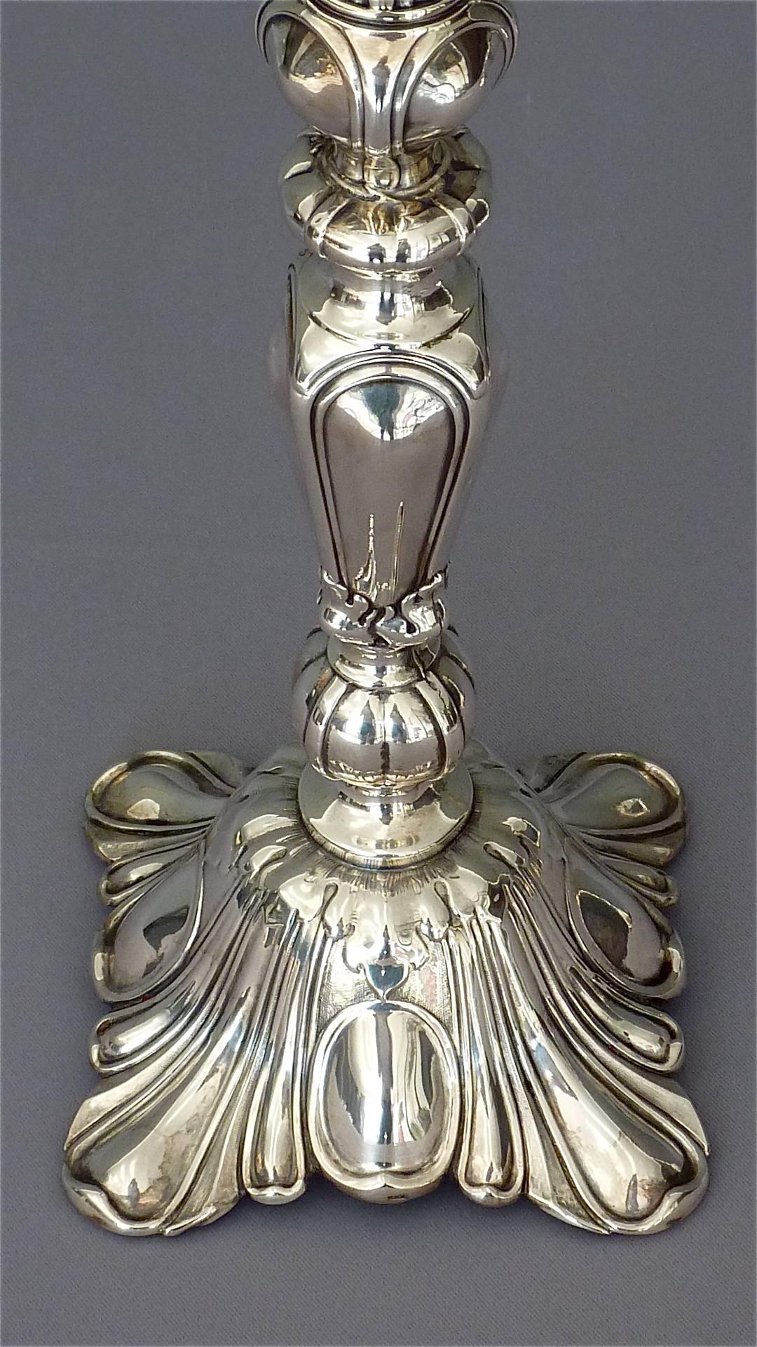 Argenté Paire de bougeoirs anciens WMF en métal argenté de style baroque 1900  en vente