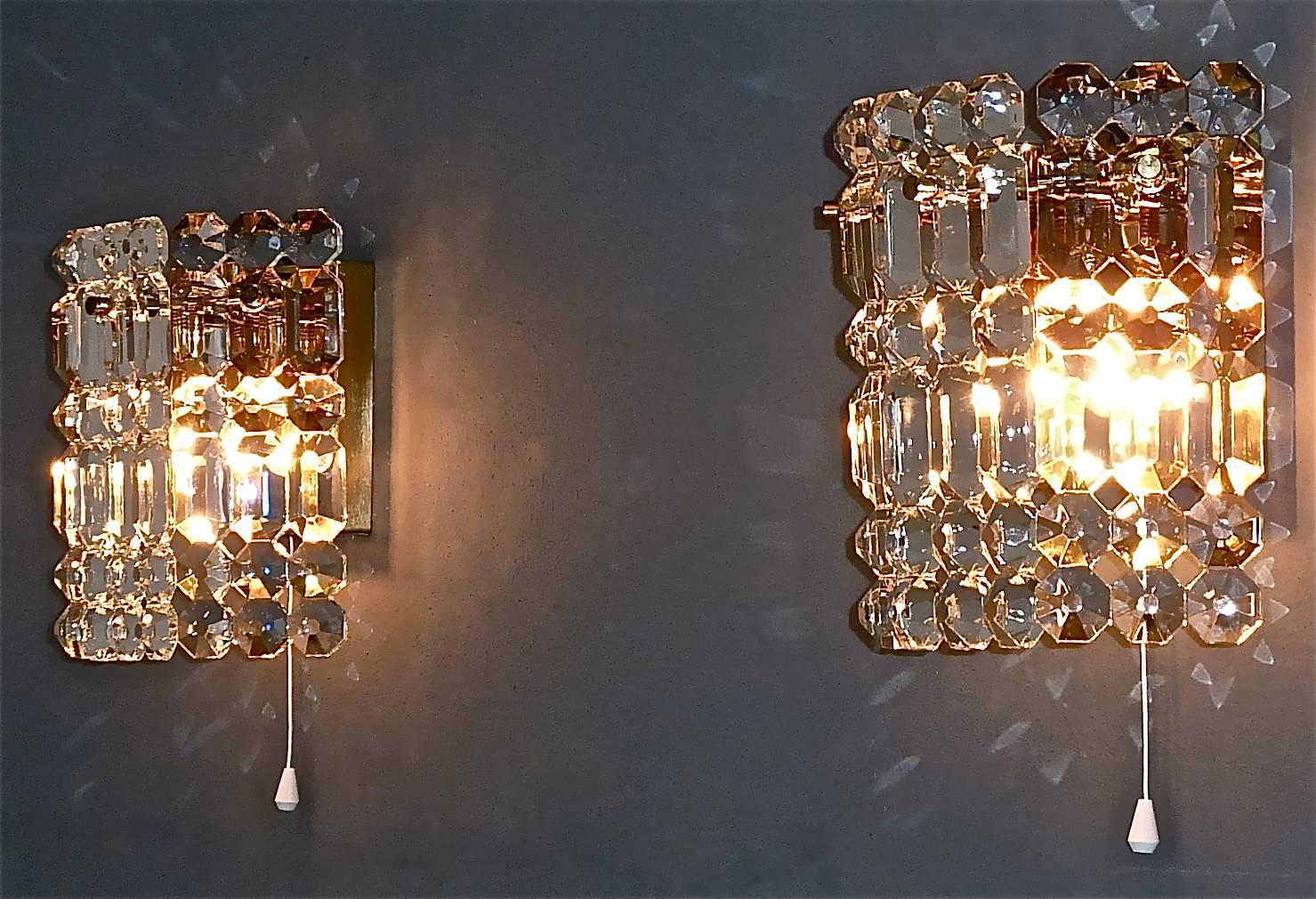 Paar Kinkeldey-Wandleuchten aus der Mitte des Jahrhunderts, Messing, facettiertes Kristallglas 1960er Jahre im Angebot 2