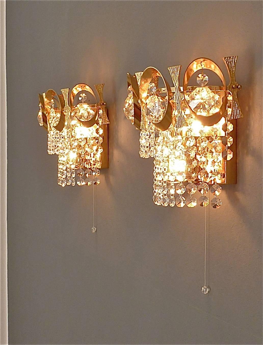 Paar Palwa Wandleuchten aus vergoldetem Messing und facettiertem Kristallglas 1960er Jahre im Angebot 3
