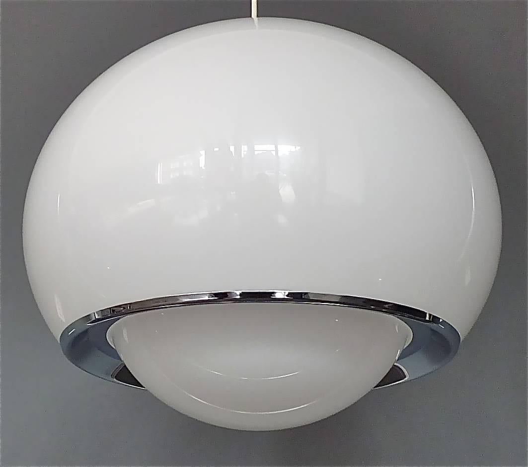 Cool and large pendant lamp 