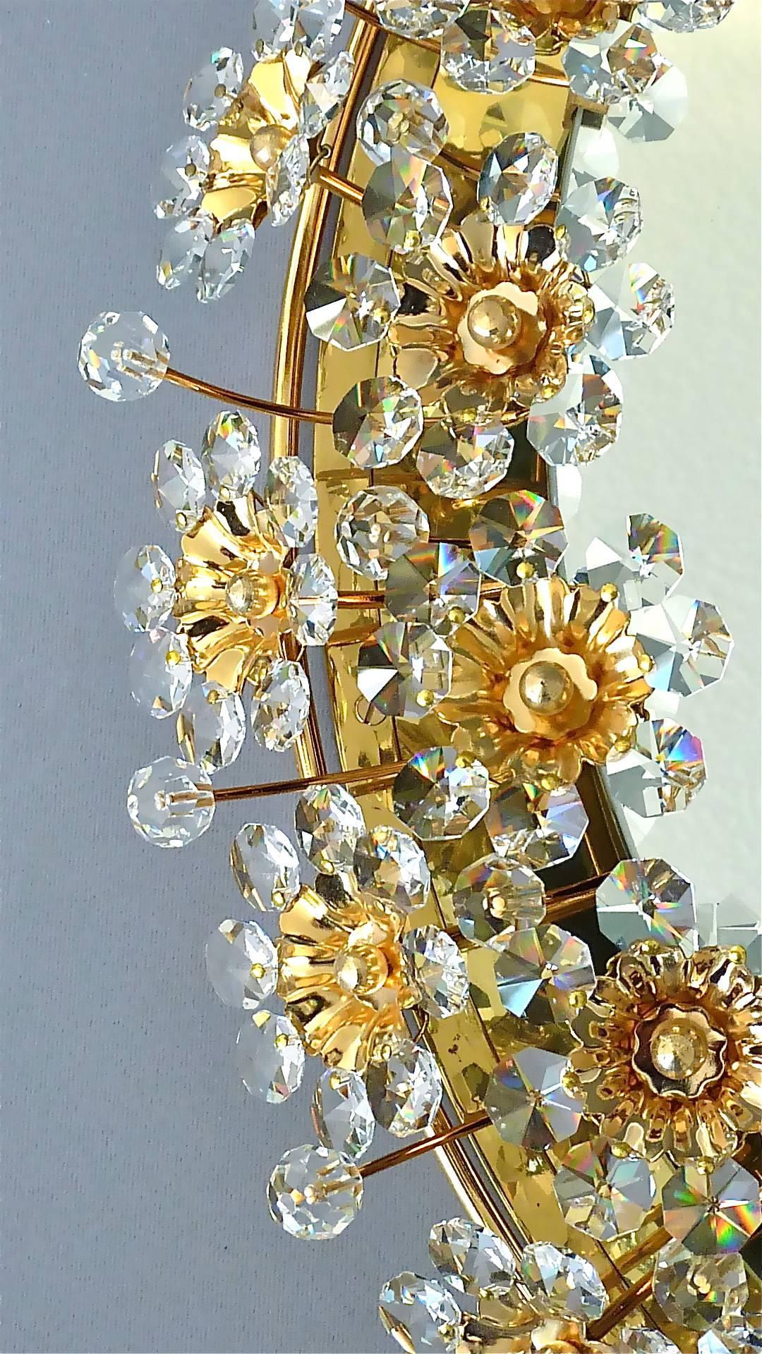 Round Illuminated Palwa Mirror Gilt Faceted Crystal Glass Flower Germany 1960s In Good Condition For Sale In Nierstein am Rhein, DE