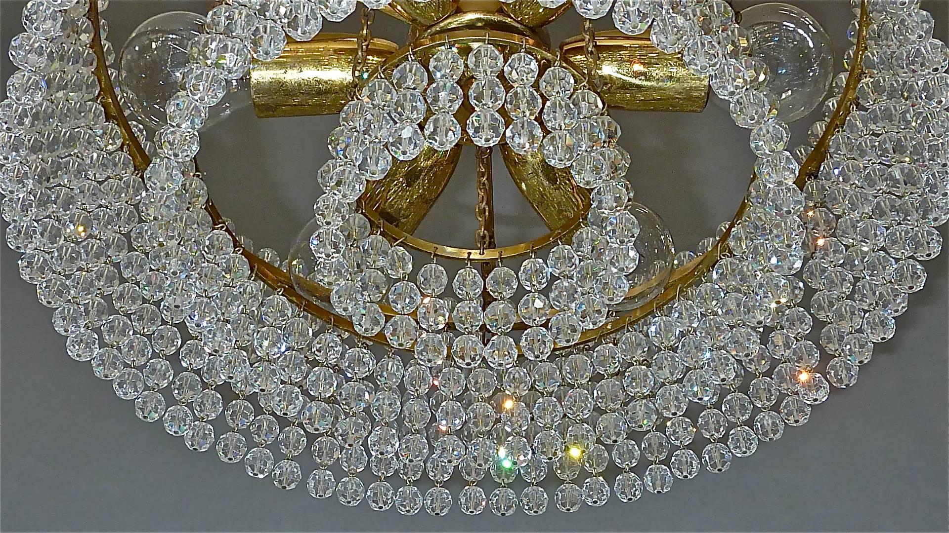 J.L Lobmeyr Chandelier Hand-Cut Faceted Crystal Glass Strings Brass Austria 1950 In Good Condition For Sale In Nierstein am Rhein, DE