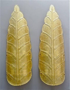 Paire monumentale d'appliques d'art en verre de Murano à feuilles dorées de Barovier, 1970
