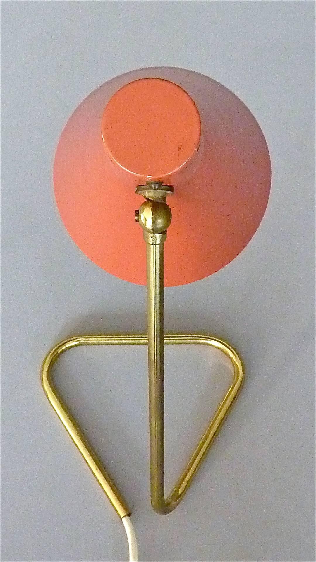 Italian Great 1950s Red Enameled Triangle Brass Table Wall Lamp Stilnovo Arteluce Kalmar