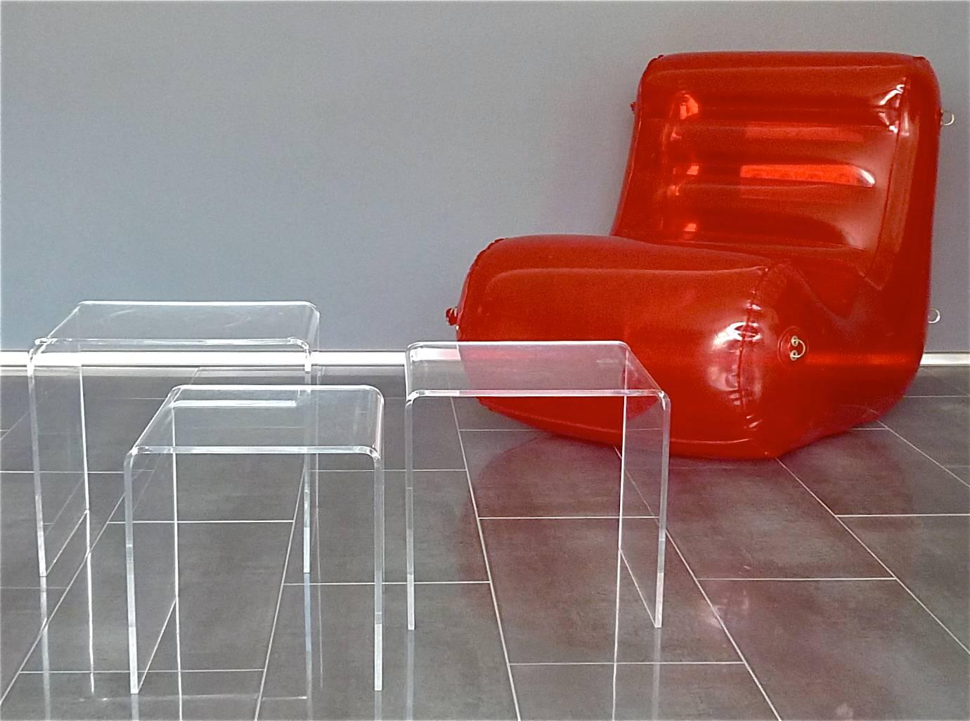 Cool Space Age Lucite / acrylic / plexiglass op art / pop art set of three nesting tables, Italy, 1960-1970. Measures: The largest table is 35.5 cm / 13.98 inches tall, 39.5 cm / 15.55 inches wide and 33 cm / 12.99 inches deep. The middle one has a