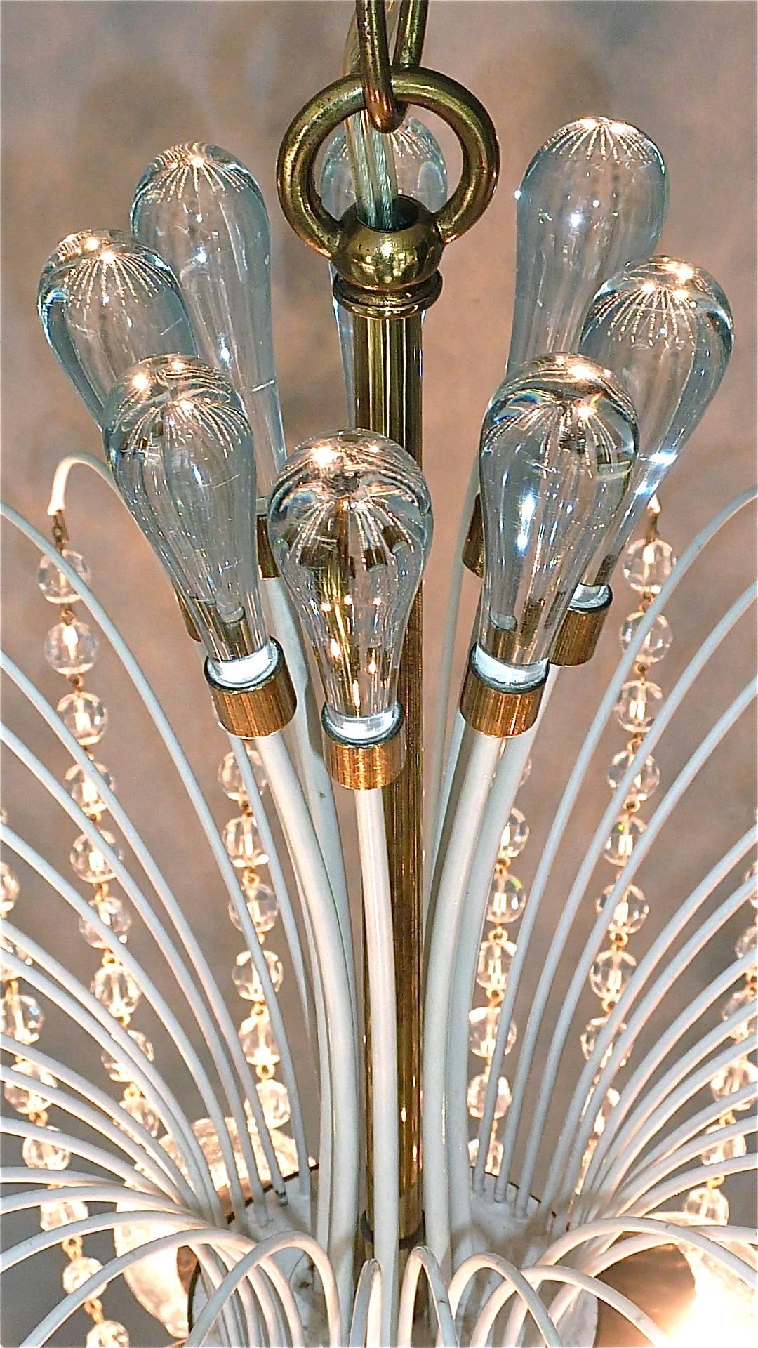Kronleuchter aus weißem Sputnik-Messing-Kristallglas von Emil Stejnar, Lobmeyr oder Emil Stejnar (Metall) im Angebot