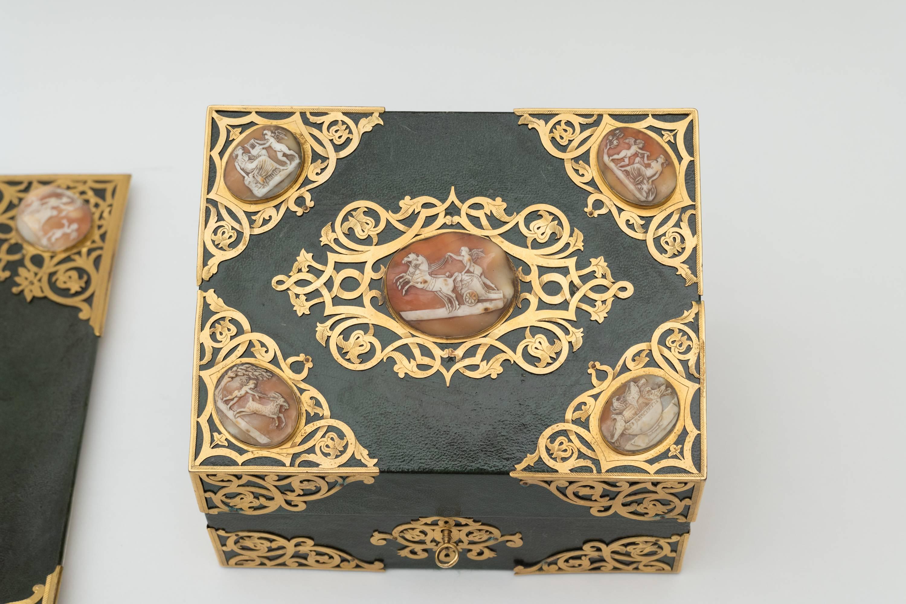 English 19th Century Green Leather Bound Writing Box Blottter Cameo Gilded For Sale