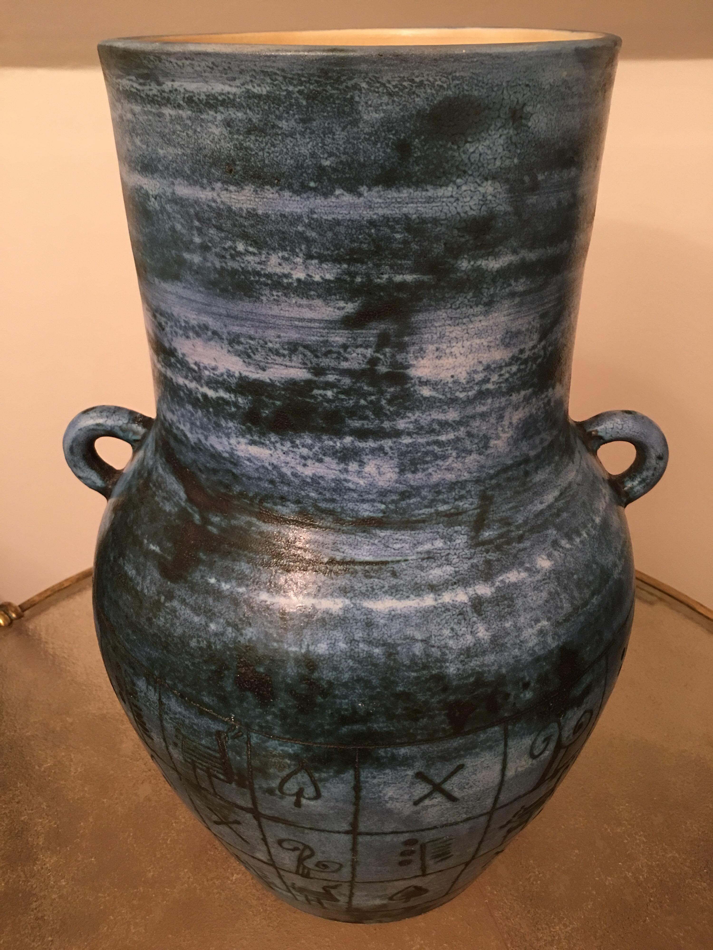 Rare large ceramic vase with incised decoration of animals and stylized geometric motifs, black patina on blue background.
Underside J Blin signed
Jacques Blin (1920-1995 ) is a famous French ceramist
Documentation: Histoire de l'atelier Jacques