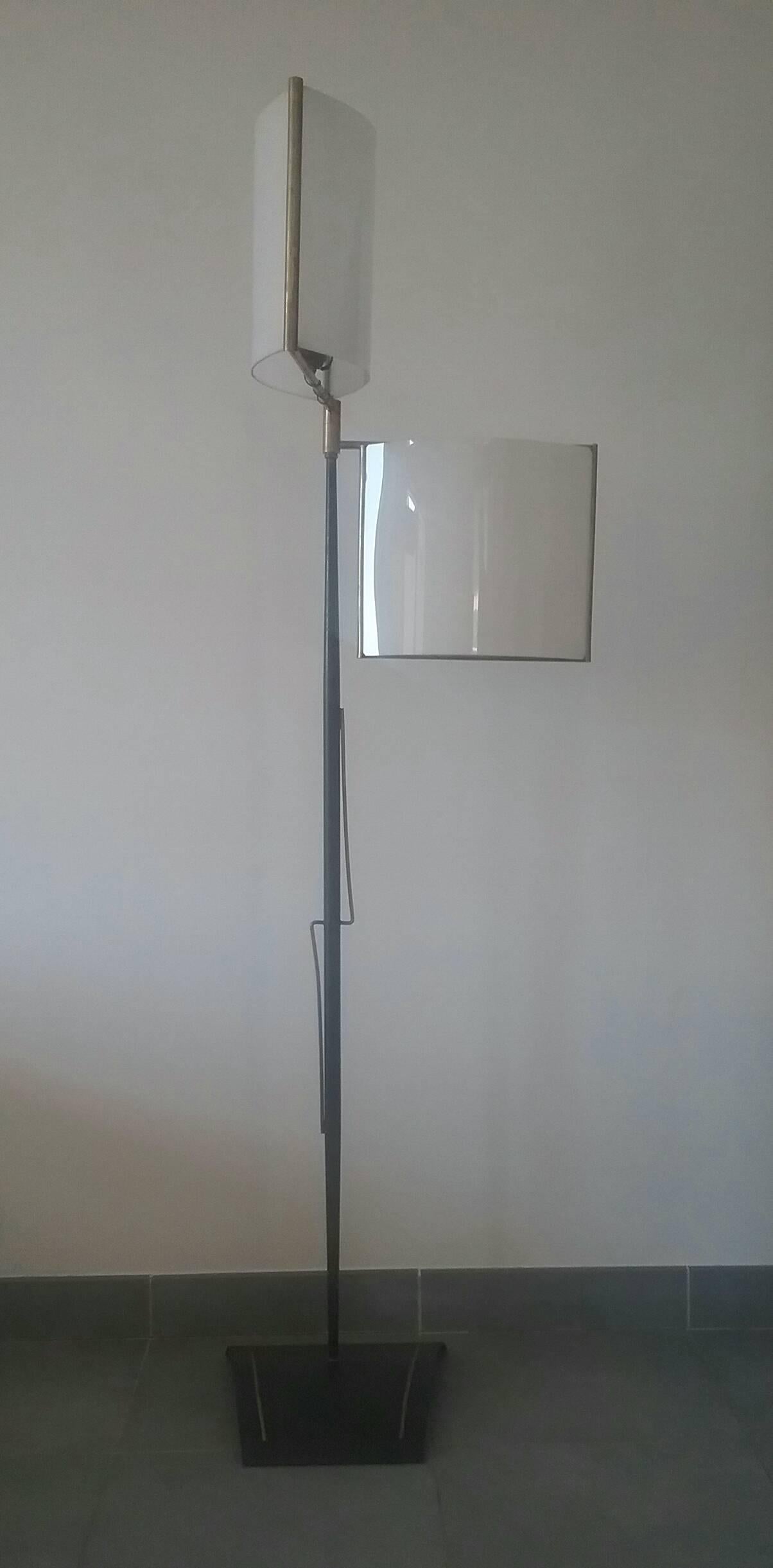 Rare brass and black painted metal floor lamp. Two adjustable perspex shades may be placed in different positions.
It looks like more a lighted sculpture than a simple floor lamp.
The use of the perspex calls back the work of Jacques