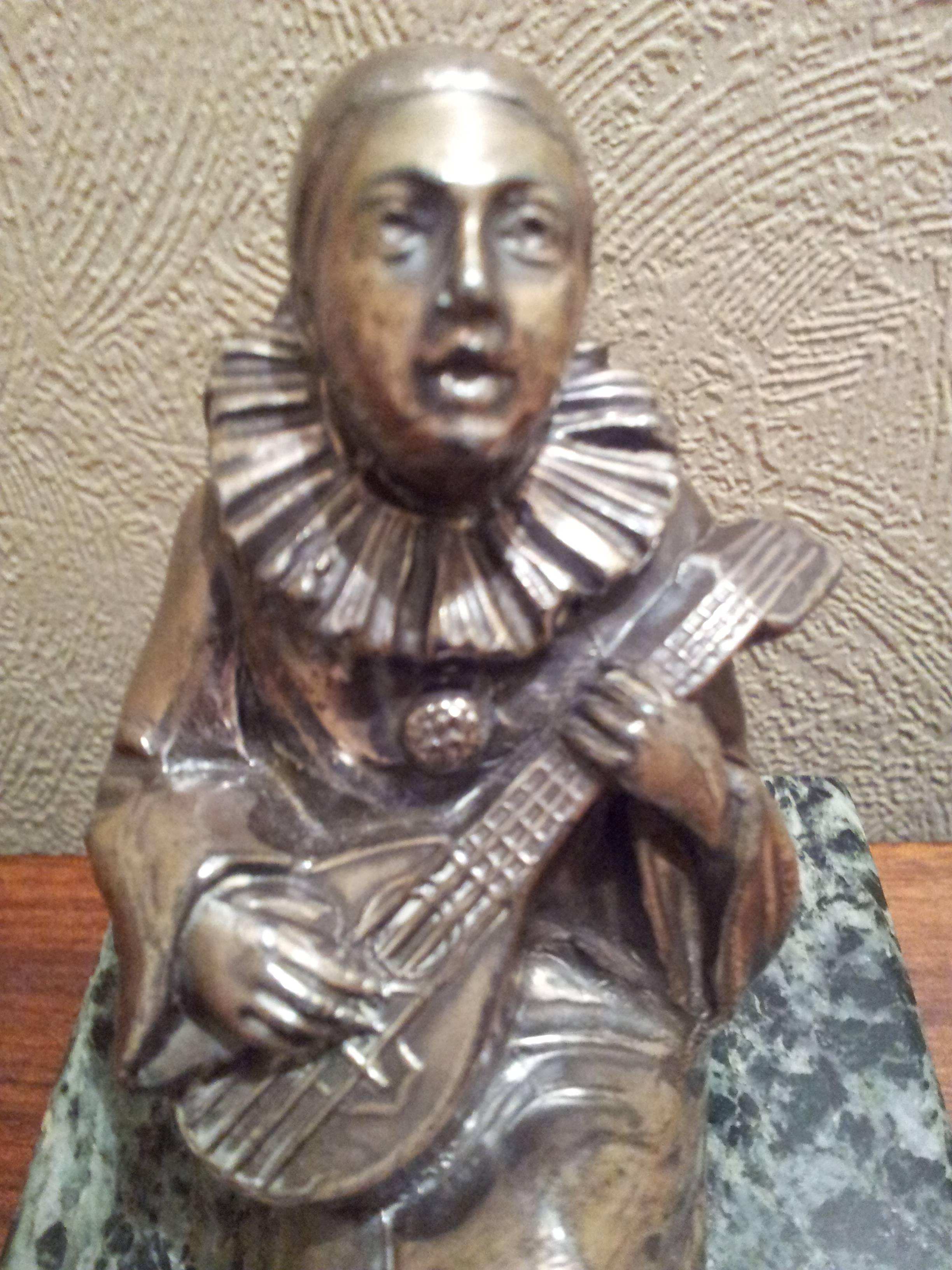 Patinated French Art Deco Bronze Sculpture Pierrot on Green Marble Base, 1930 For Sale