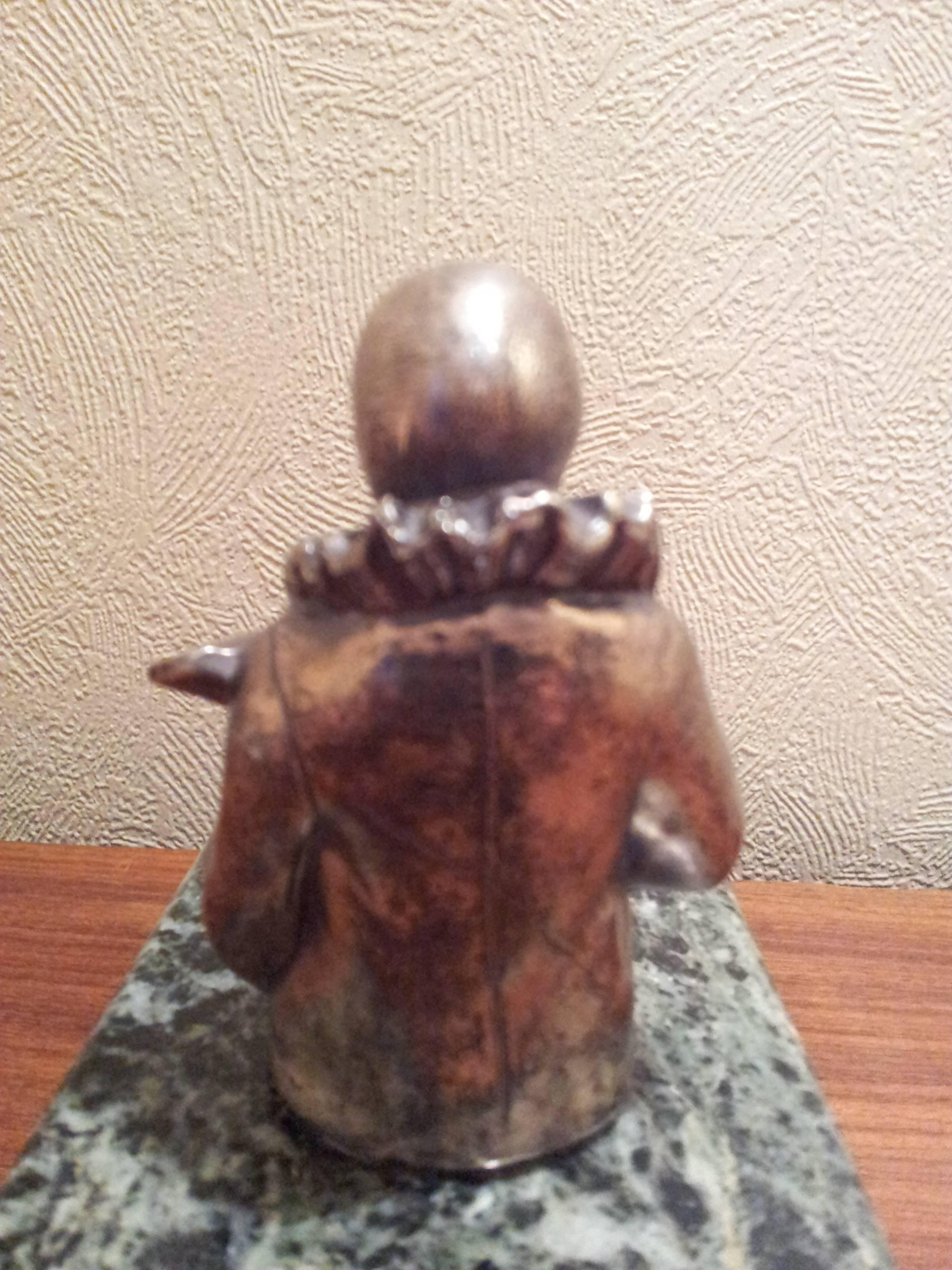 Mid-20th Century French Art Deco Bronze Sculpture Pierrot on Green Marble Base, 1930 For Sale