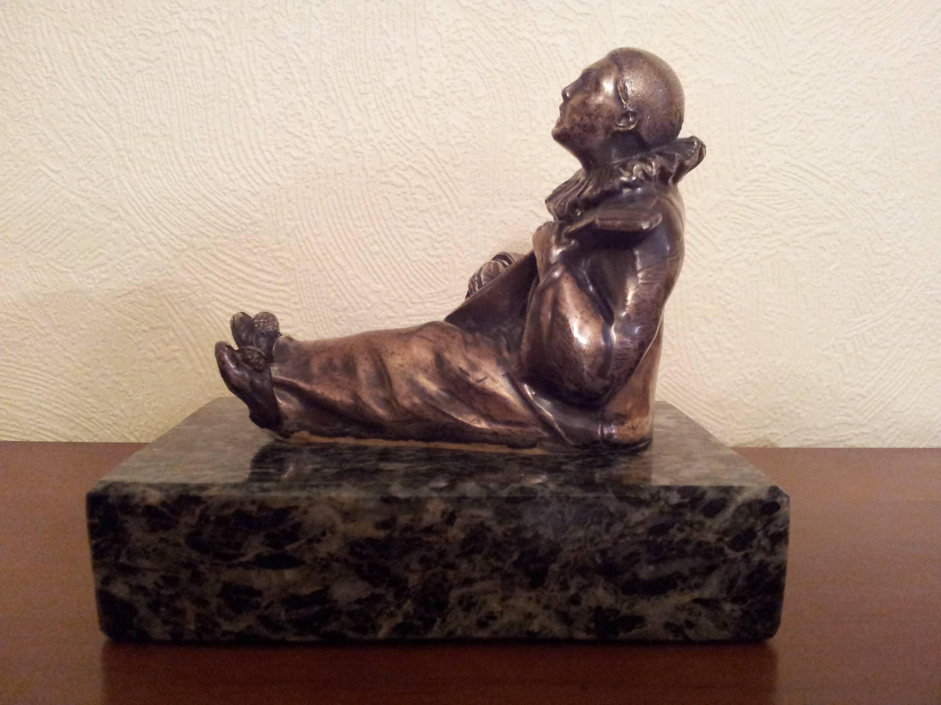 French Art Deco Bronze Sculpture Pierrot on Green Marble Base, 1930 For Sale 3