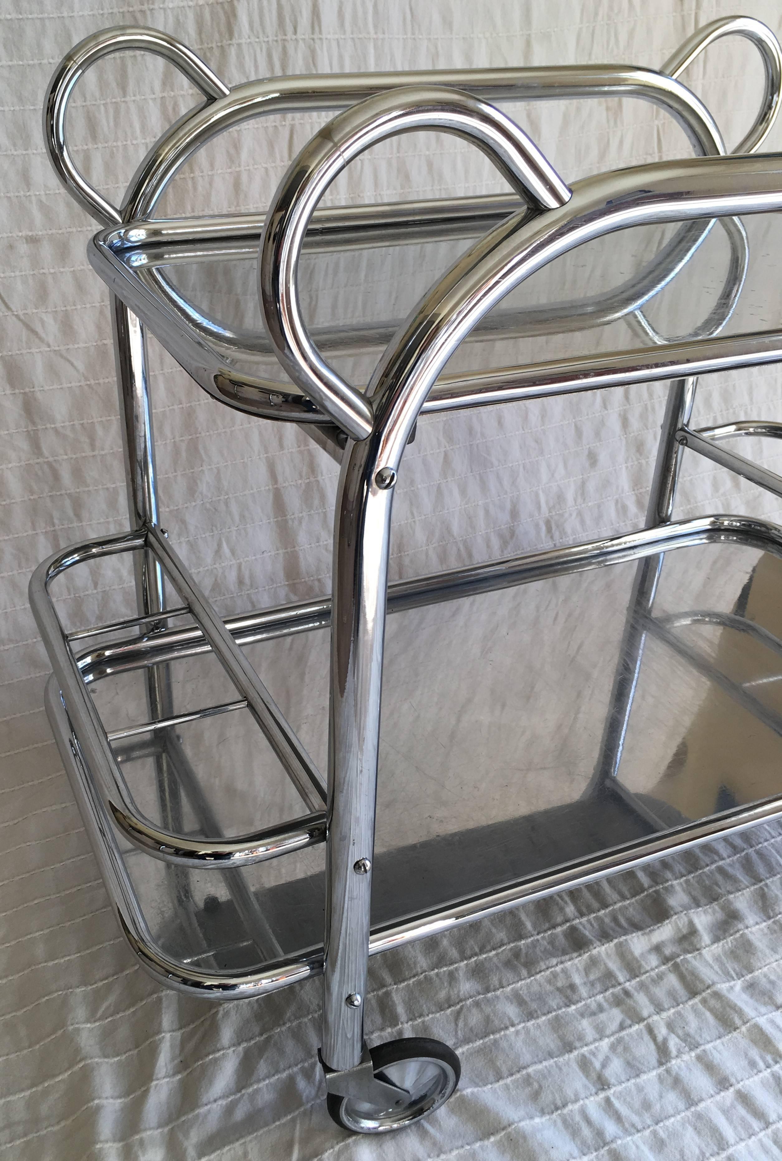 Art Deco Chrome Plated Tubular Steel Bar Cart with a Removable Tray, Marked In Good Condition For Sale In Aix En Provence, FR