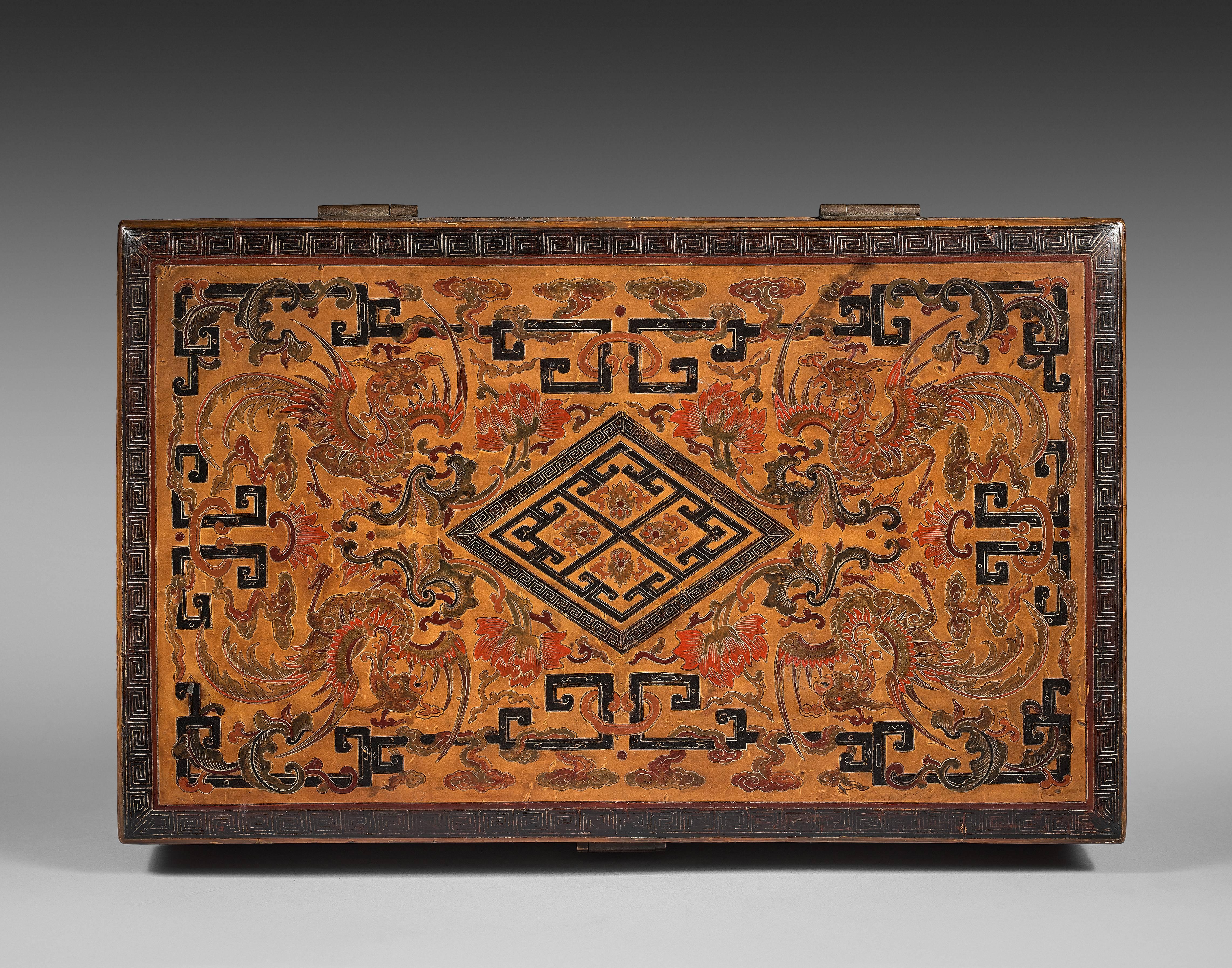 Qing Rare Kangxi Period Chinese Tianqi Lacquer Coffer with Phoenix Patterns For Sale