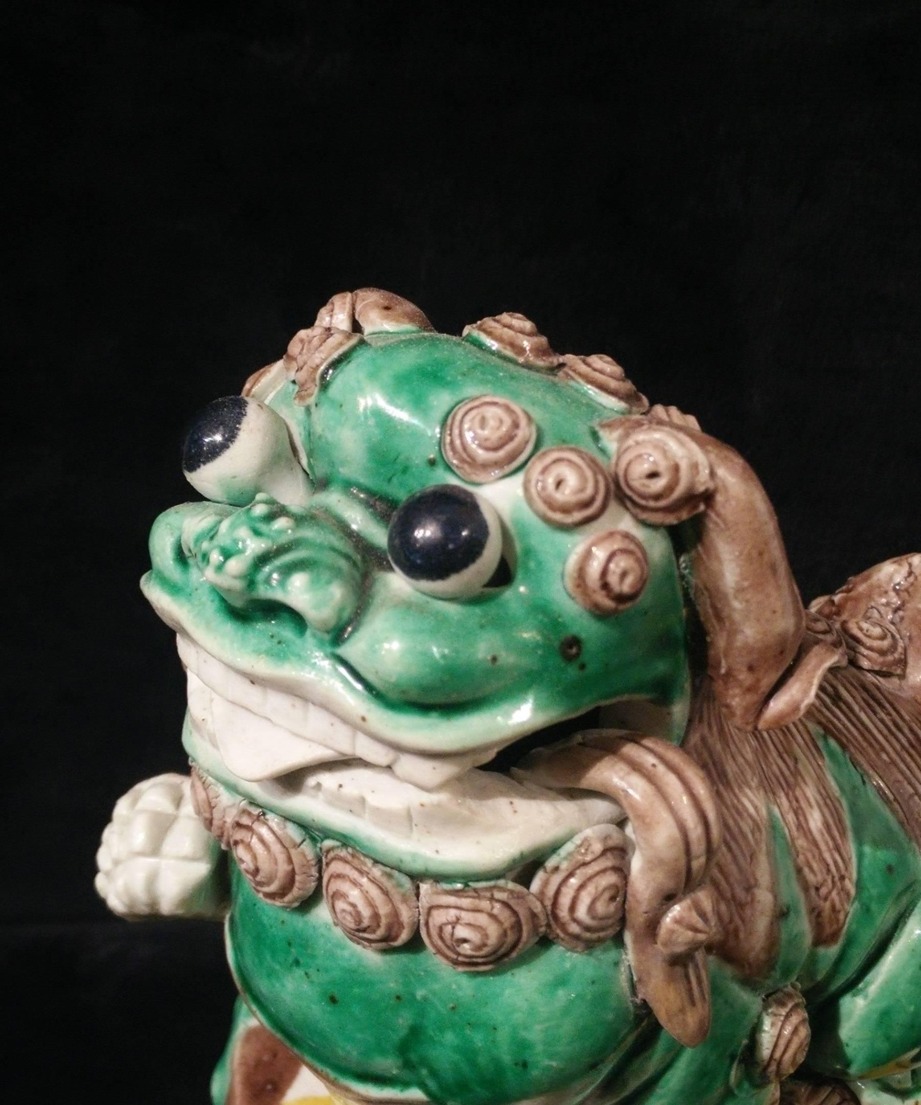 17th-18th Century Chinese Sancai-Glazed Buddhist Lion-Shaped Incense Holder For Sale 2