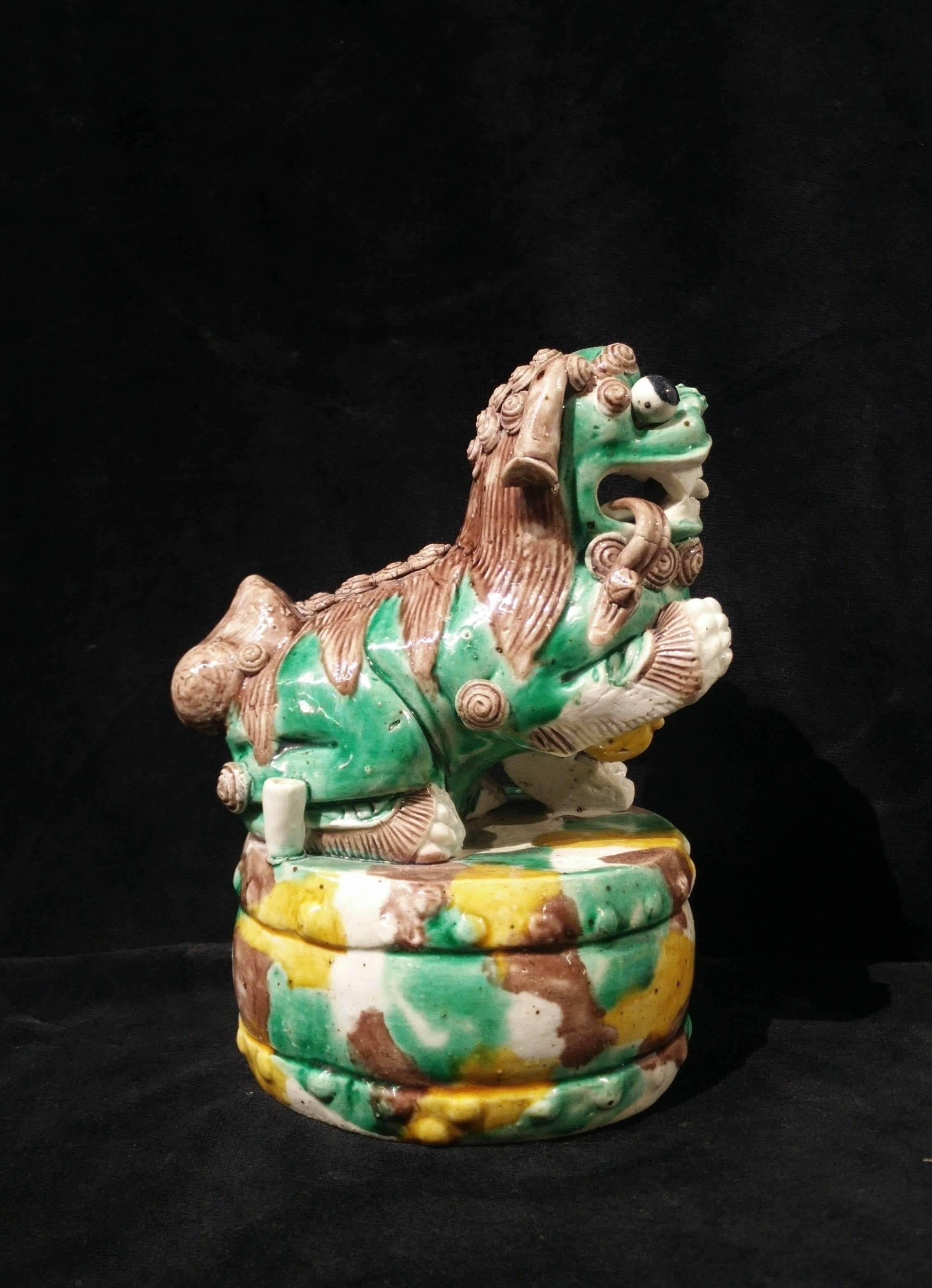17th Century 17th-18th Century Chinese Sancai-Glazed Buddhist Lion-Shaped Incense Holder For Sale