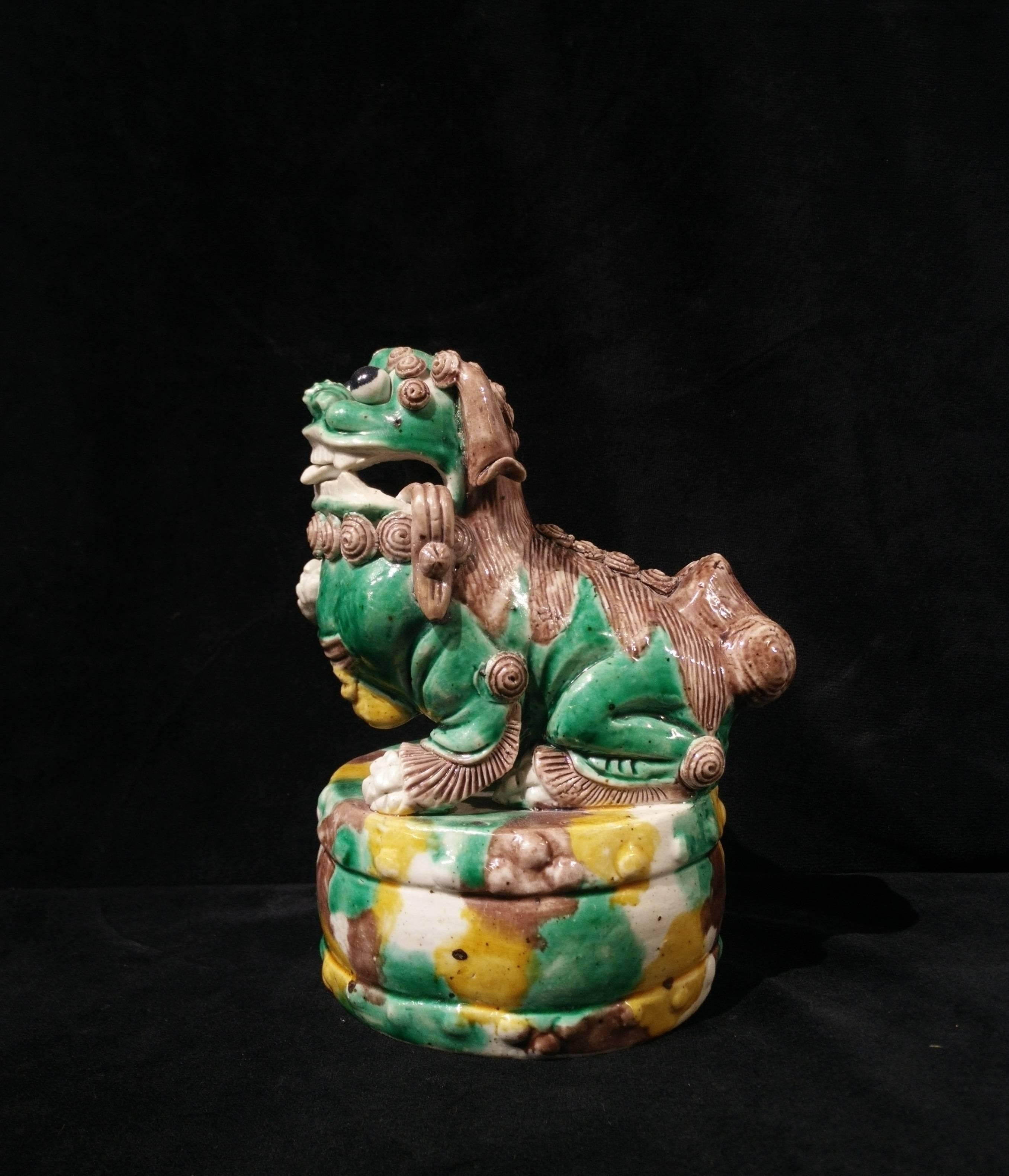 Qing 17th-18th Century Chinese Sancai-Glazed Buddhist Lion-Shaped Incense Holder For Sale