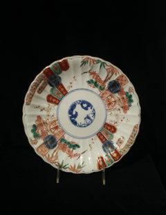 18th Century Japanese Imari Porcelain Chrysanthemum Shaped Plate