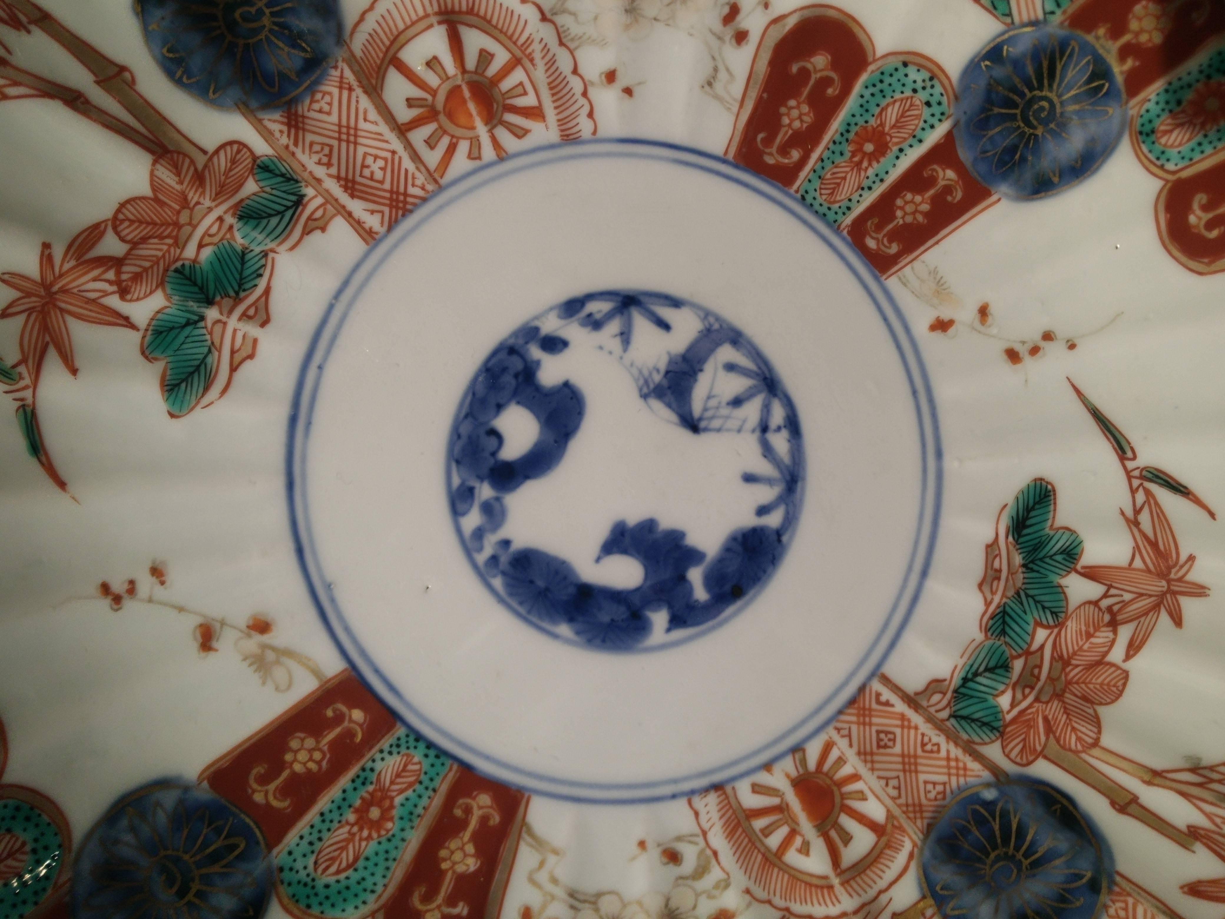 Edo 18th Century Japanese Imari Porcelain Chrysanthemum Shaped Plate For Sale