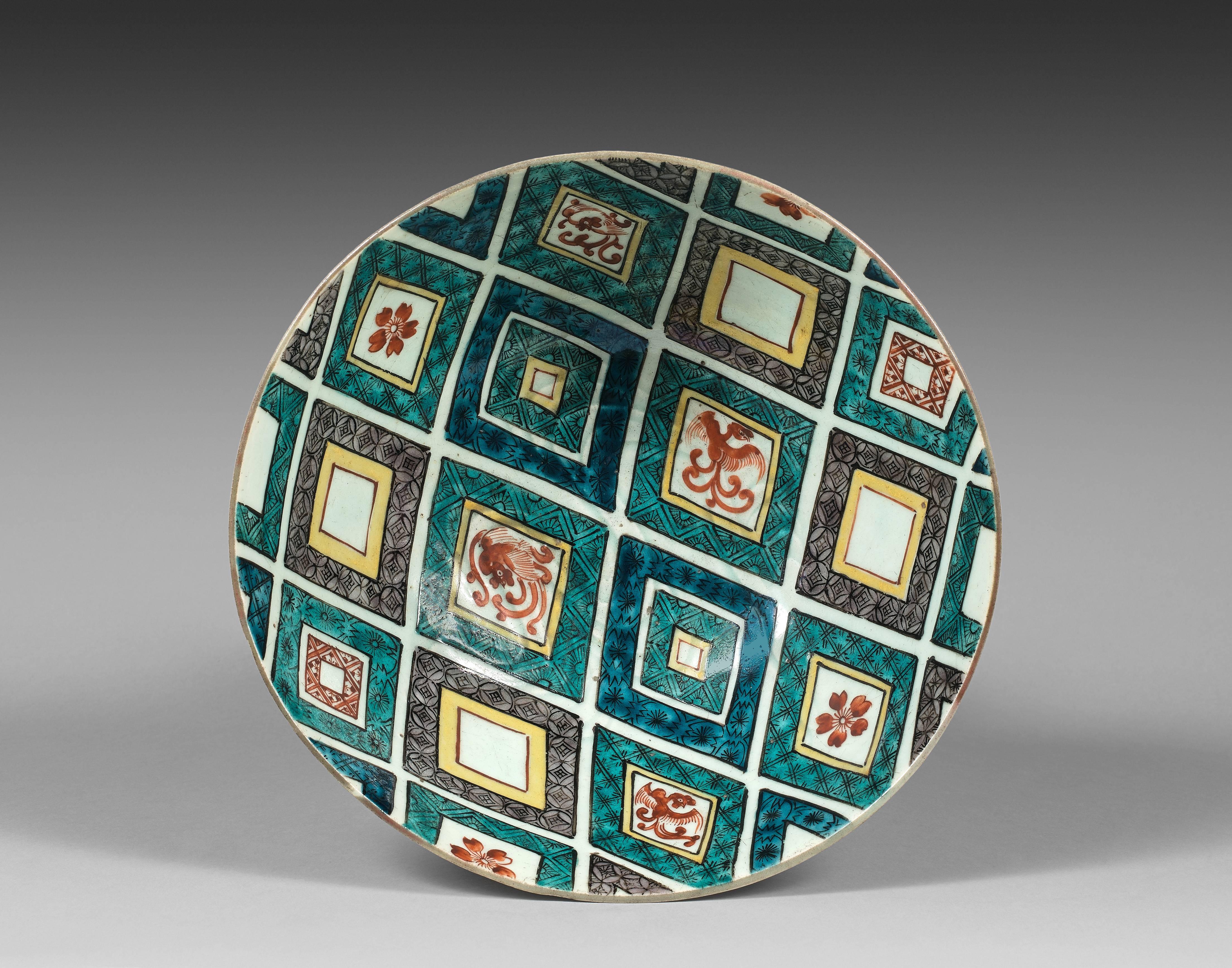 Painted Rare 17th Century Japanese Ko-Kutani Porcelain Bowl For Sale