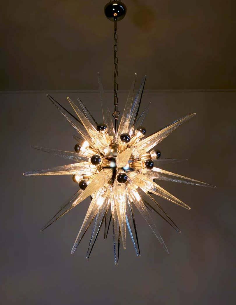 Italian Sputnik chandelier in a nickel frame, clear Murano glass (31 elements). Murano blown glass in a traditional way. 20 light points.
Period: 2000-2010
Dimensions: 51.20 inches (130 cm) height with chain 31.50 inches (80 cm) height without chain