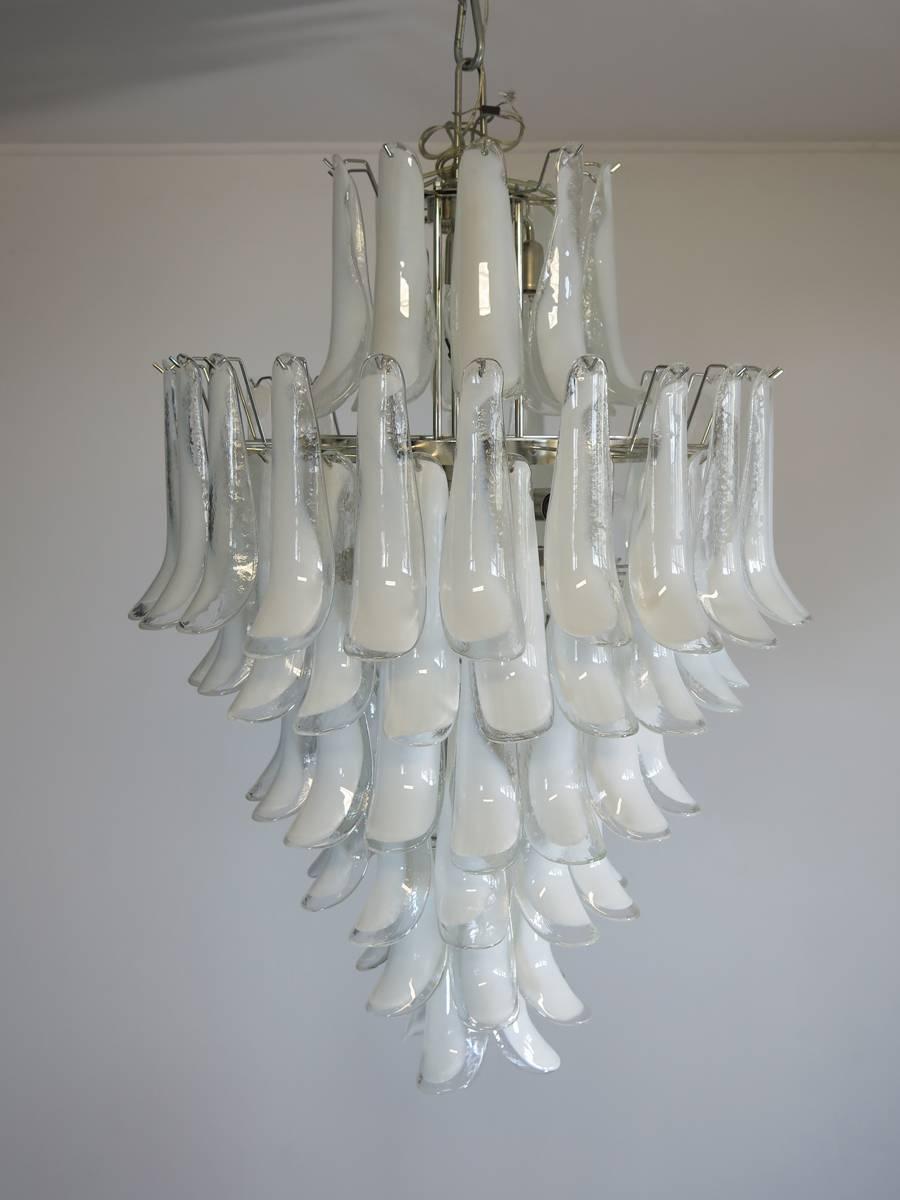 Handblown glass chandelier, composed of 85 curved, clear glass pieces, which are arranged on seven tiers, suspended from a nickel metal structure.
Period: late 20th century
Dimensions: 47.25 inches (120 cm) height without chain; 31.50 inches (80 cm)