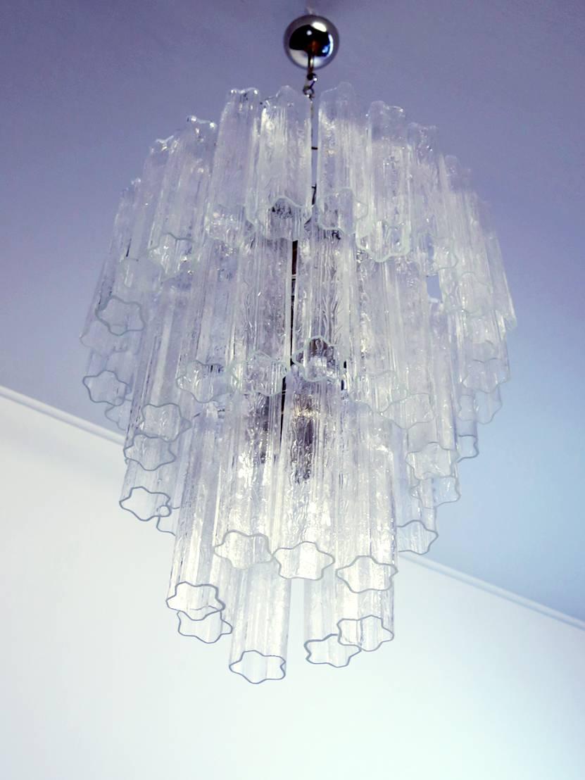 Italian vintage chandelier in Murano glass and nickel-plated metal structure. The armor polished nickel supports 48 large clear glass tubes in a star shape.
Period: 1980s
Dimensions: 59 inches (150 cm) height with chain; 29.50 inches (75 cm)