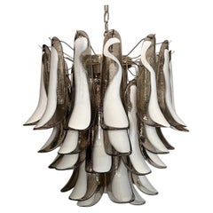 Italian vintage Murano chandelier - Mazzega - 41 smoked lattimo glass petals