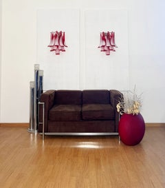 Par de apliques vintage italianos de Murano —Mazzega— con 10 pétalos de cristal «lattimo» rojo