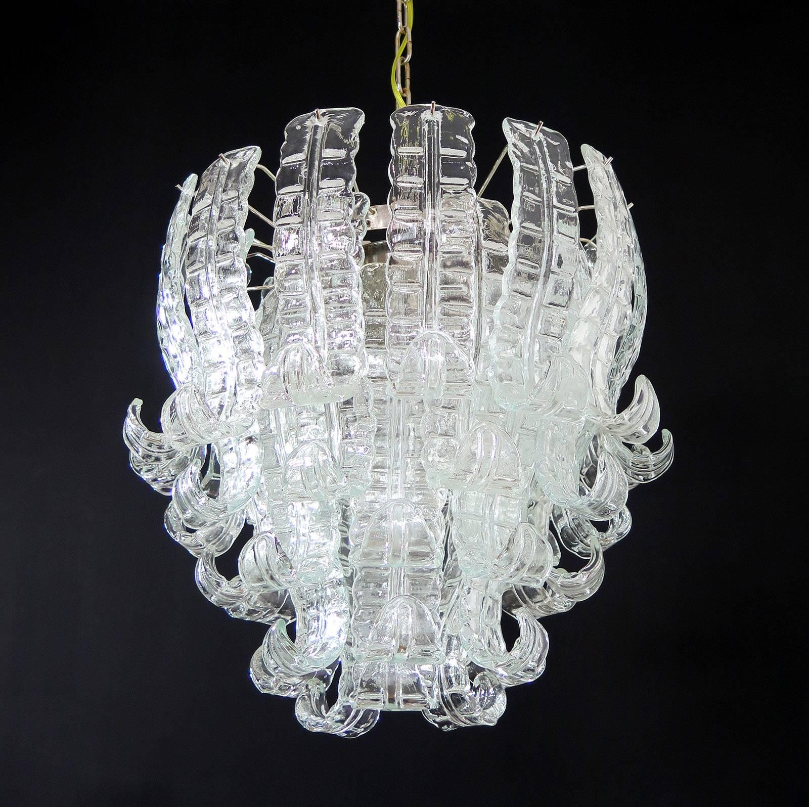 Beautiful and huge Italian Murano chandelier composed of 41 splendid transparent glasses that give a very elegant look

Period 1970s

Dimensions: 48.40 inches (123 cm) height with chain; 21.65 inches (55 cm) height without chain; 22.45 inches