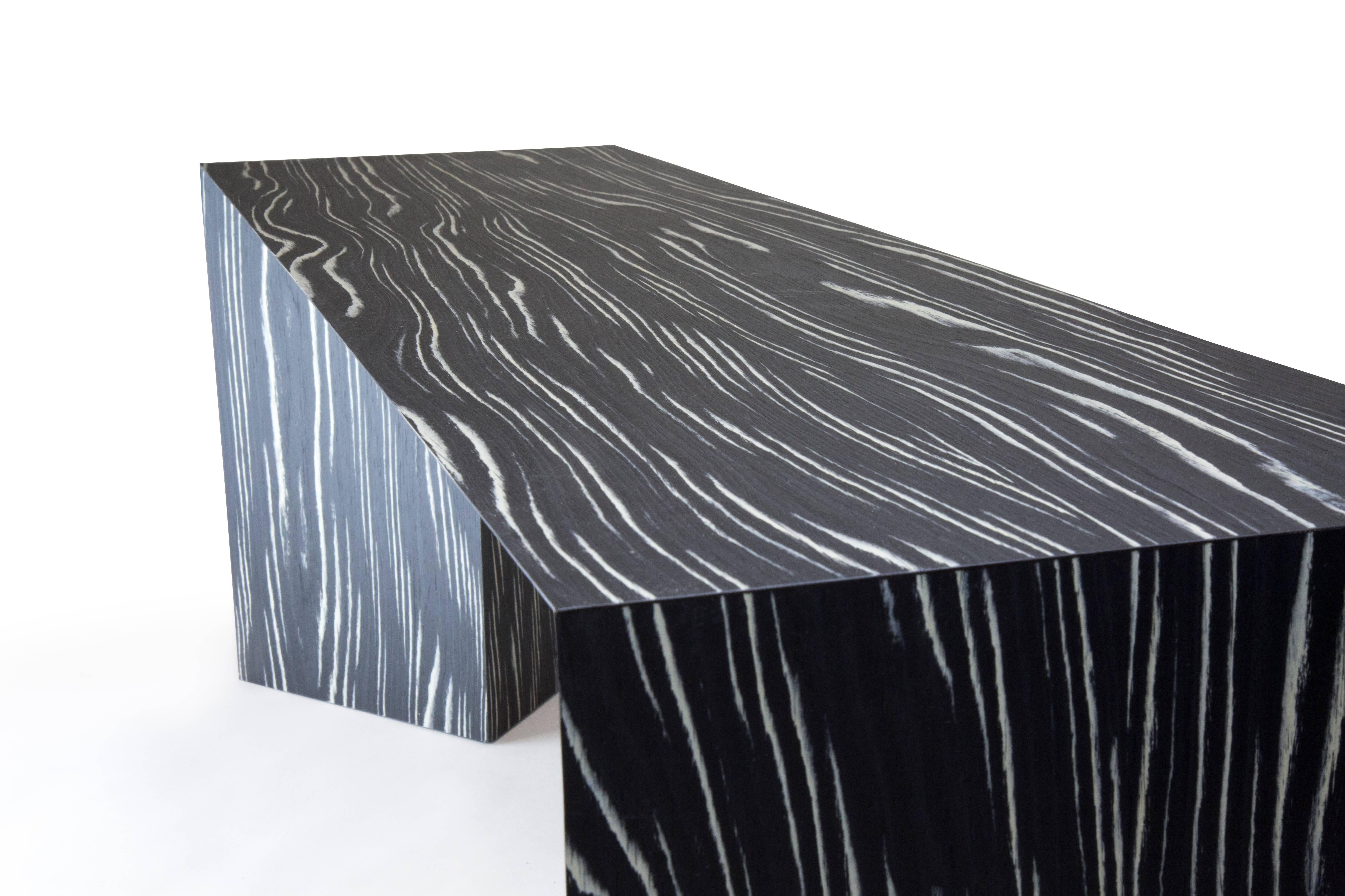 Placage Banc plié contemporain minimaliste en placage de bois écologique noir et blanc, États-Unis en vente