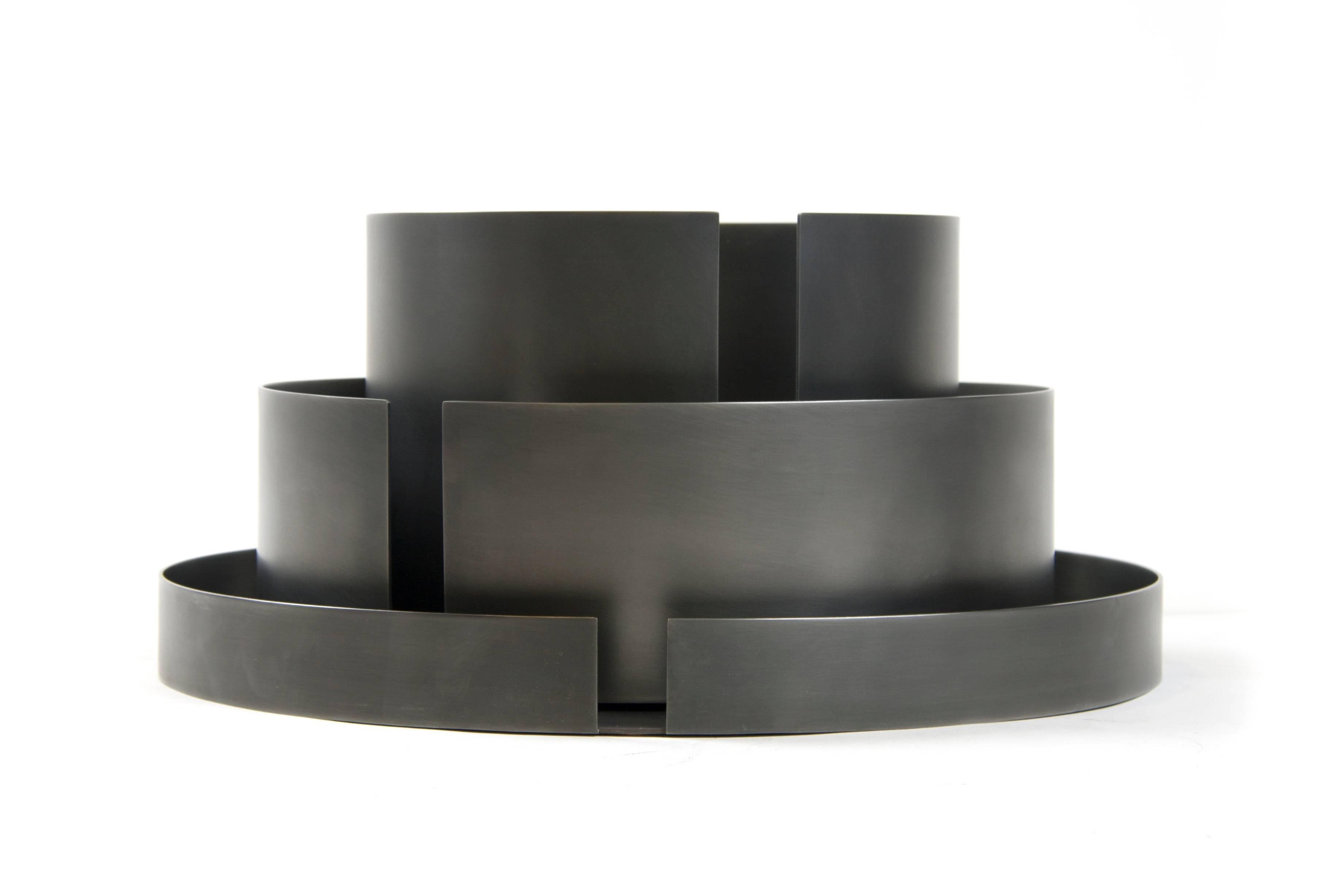 Américain Fferrone Contemporary Decorative Dark St. Steel Tall Bowl Vessel Centerpiece en vente