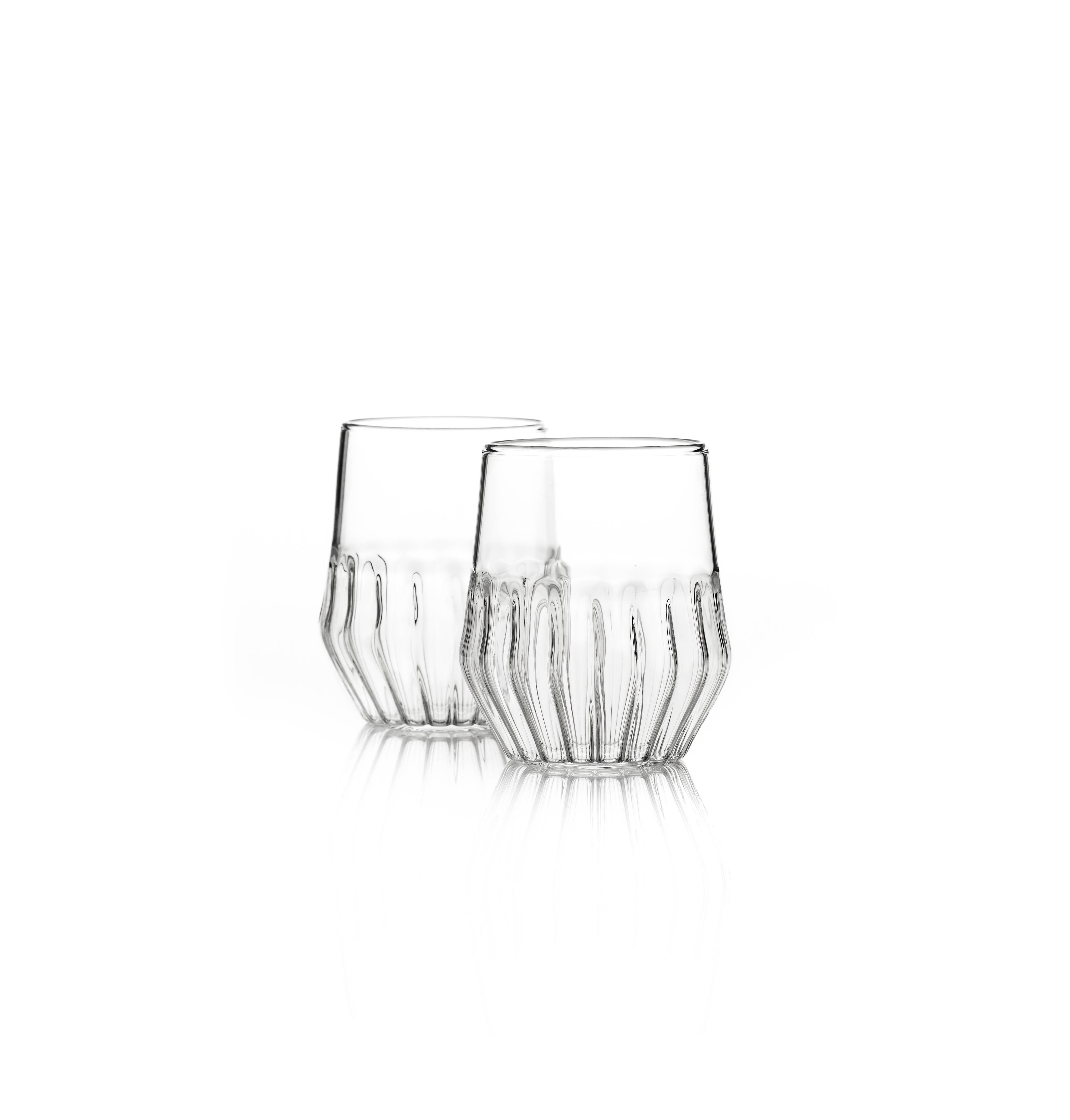 Fferrone Contemporary Mixed Carafe Pitcher und sechs gemischte kleine Gläser Set (Moderne) im Angebot