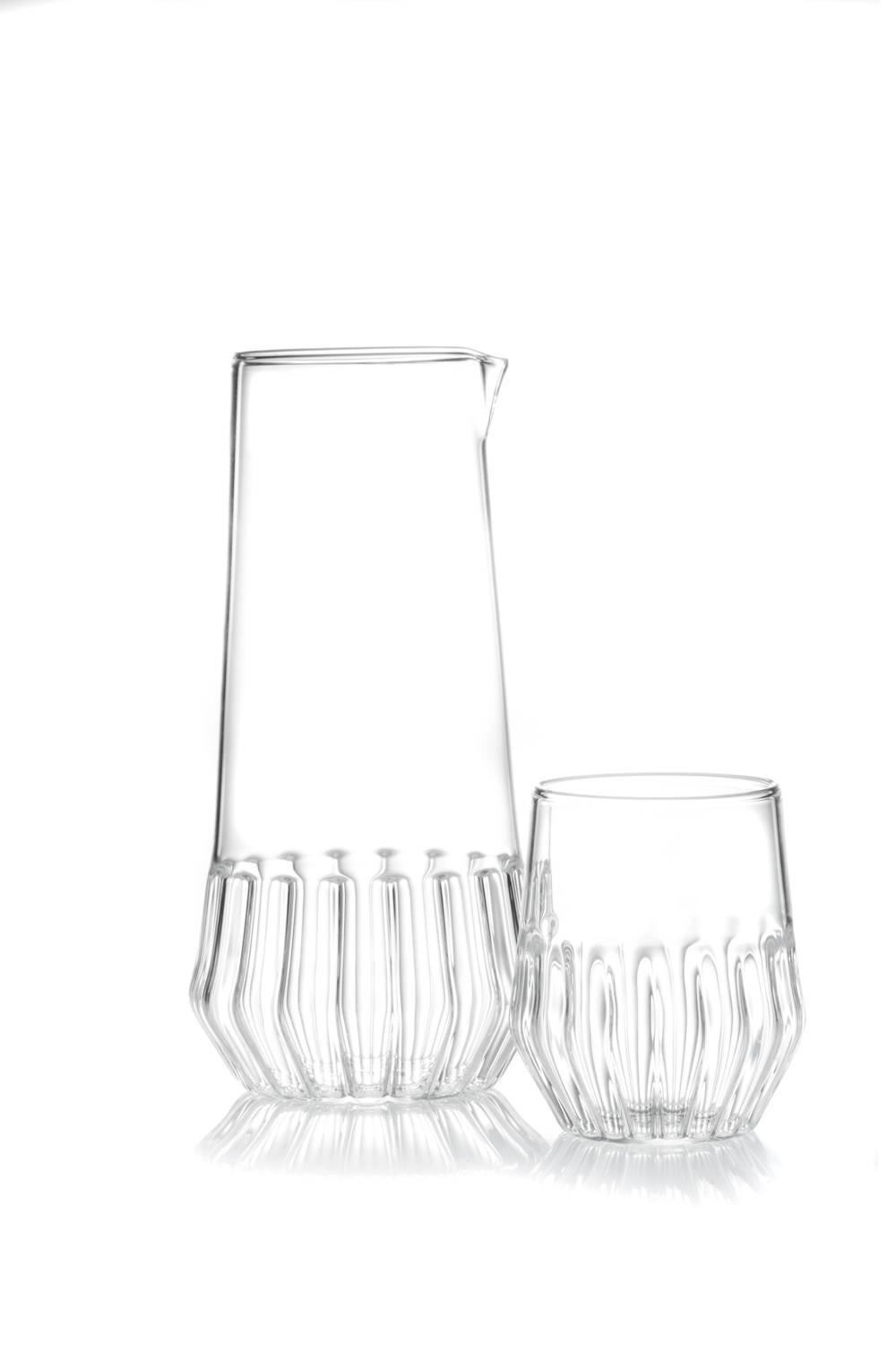 Fferrone Contemporary Mixed Carafe Pitcher und sechs gemischte kleine Gläser Set (Tschechisch) im Angebot