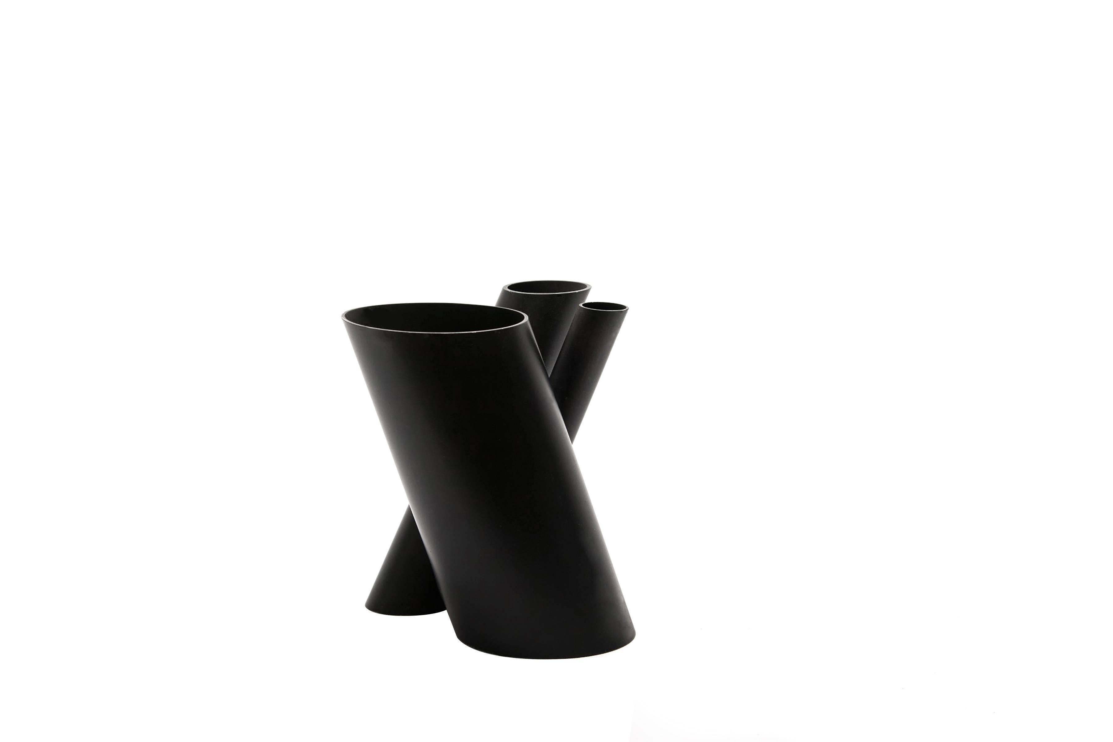Américain Fferrone Contemporary Minimal Triple Black Steel Flower Sculptural Vase en vente