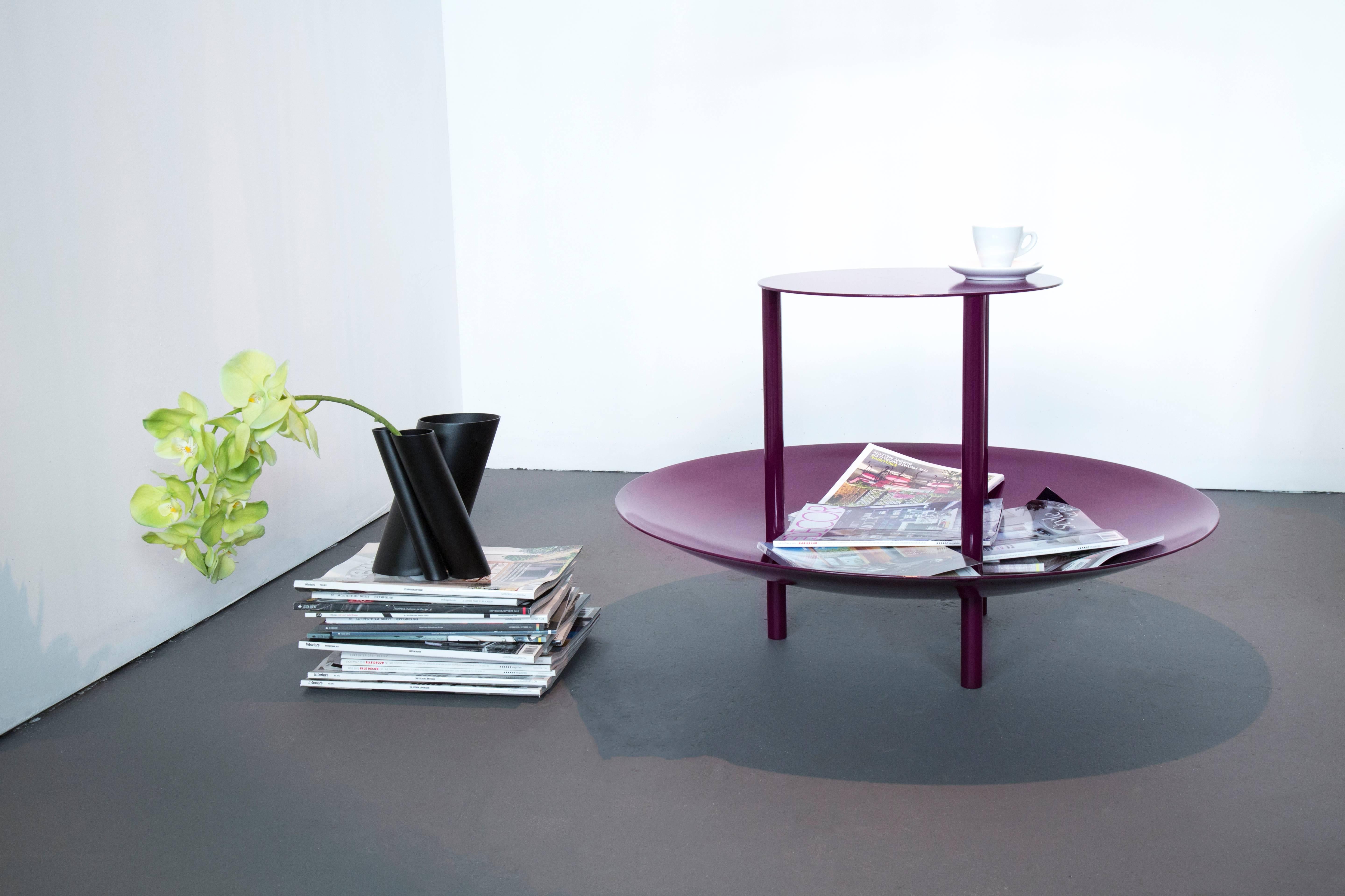 Pulverbeschichteter Zeitschriftentisch und Aufbewahrungskiste Deep Plum (Moderne) im Angebot