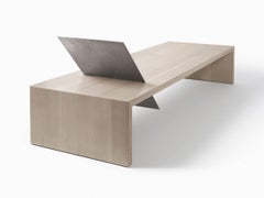 Panchina contemporanea minimalista in Oak sbiancato con schienale in acciaio lucidato a specchio