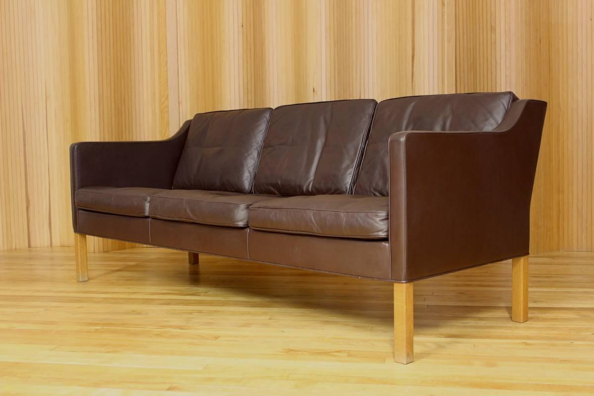 Classic Børge Mogensen Leather Sofa Model 2423 Fredericia Stolefabrik In Excellent Condition In Edinburgh, GB