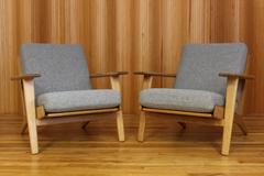 Pair of Hans Wegner Oak Lounge Chairs Model GE-290 GETAMA Denmark