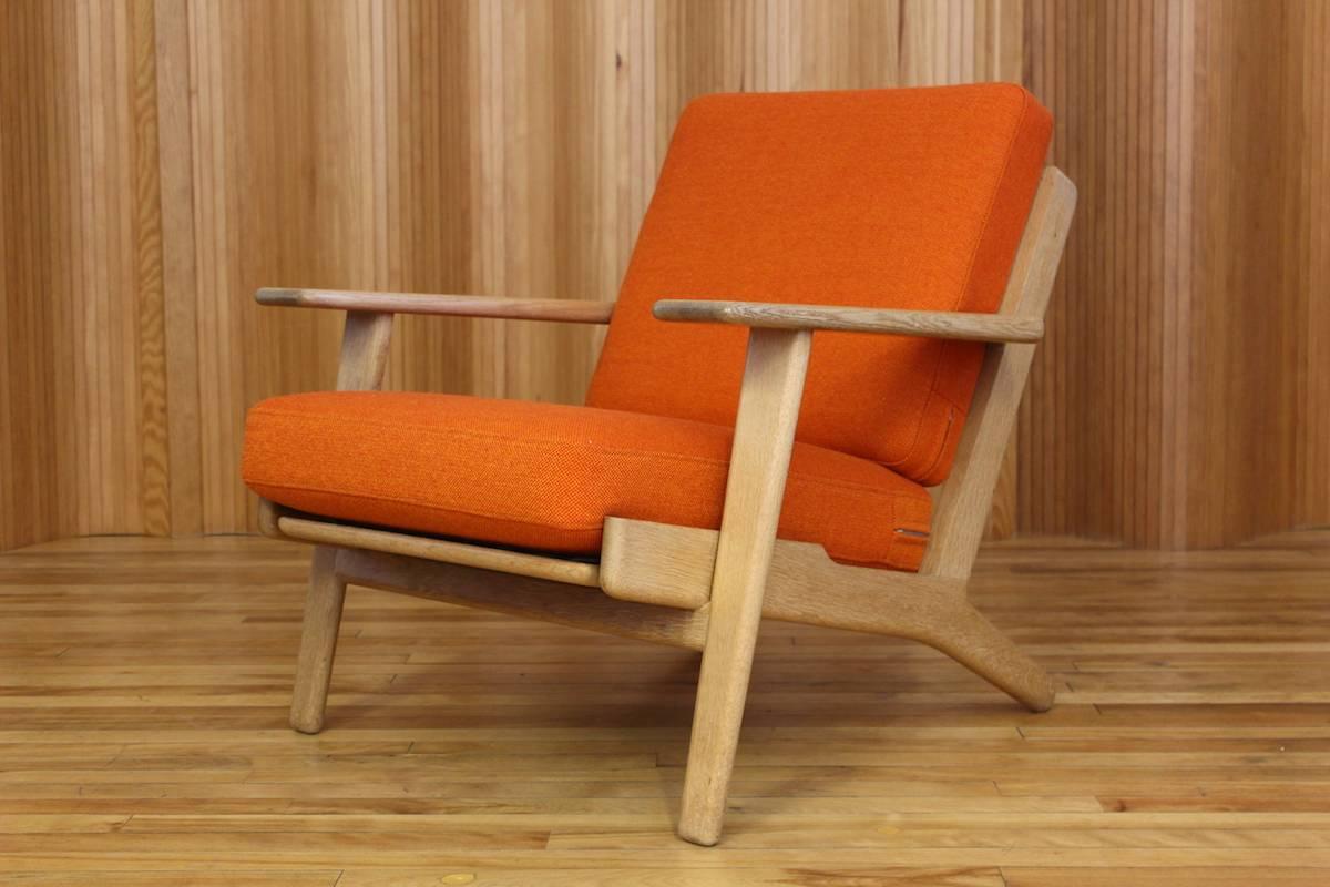 Hans Wegner oak framed lounge chair - model no. GE-290 - manufactured by GETAMA, Denmark, 1953.

Excellent, vintage condition. The solid oak frame is a lovely rich color and structurally strong. The original sprung seat cushions have been