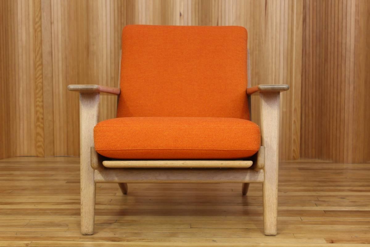Scandinavian Modern Hans Wegner Oak Lounge Chair Model GE-290 GETAMA, Denmark