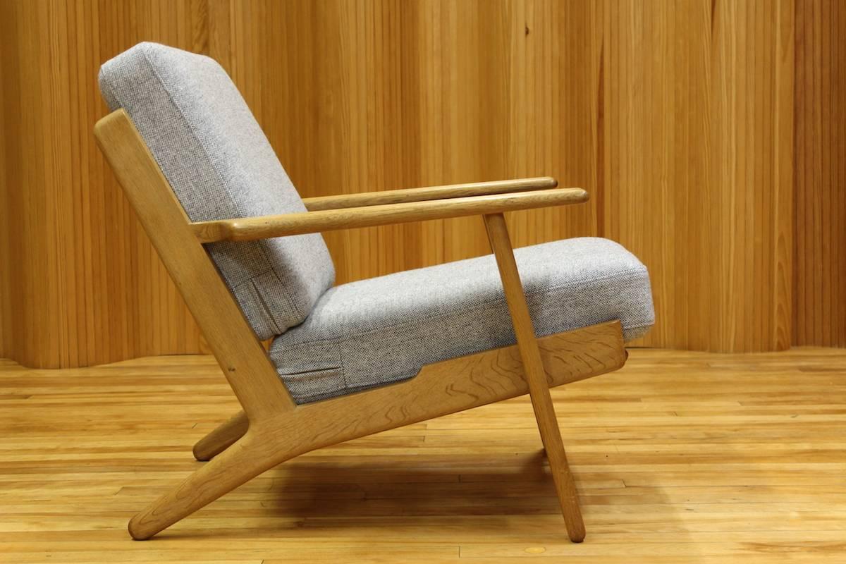 20th Century Hans Wegner Oak Lounge Chair Model Ge-290 GETAMA, Denmark
