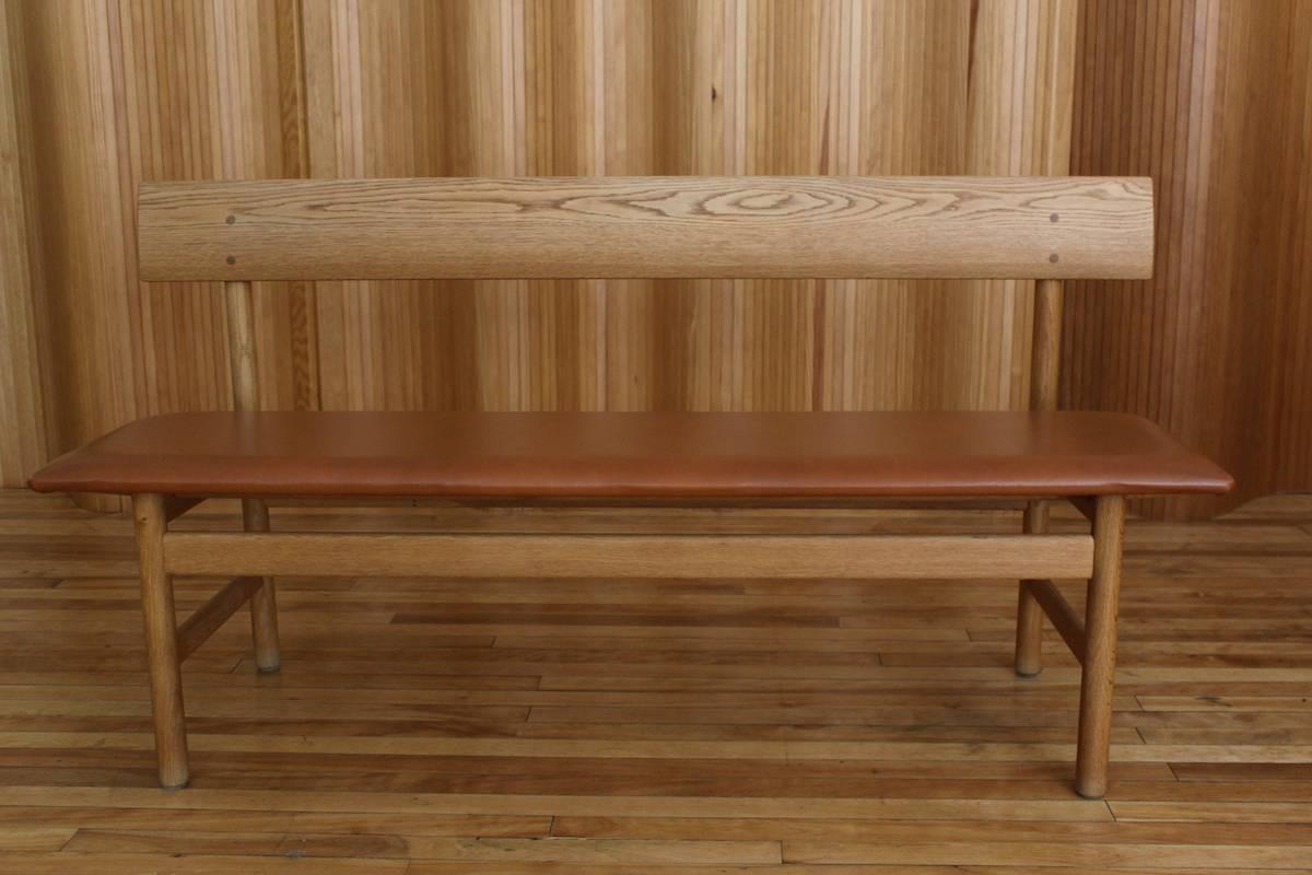 Rare Borge Mogensen oak bench with leather seat, model 171, manufactured by Fredericia Stolefabrik, 1956. This is one of my favourite pieces at the moment.

Excellent original condition. The oak is a lovely golden colour. The seat has been