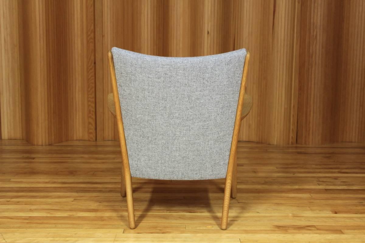 Hans Wegner Oak Lounge Chair Model AP16 Manufactured by A P Stolen Denmark In Excellent Condition In Edinburgh, GB