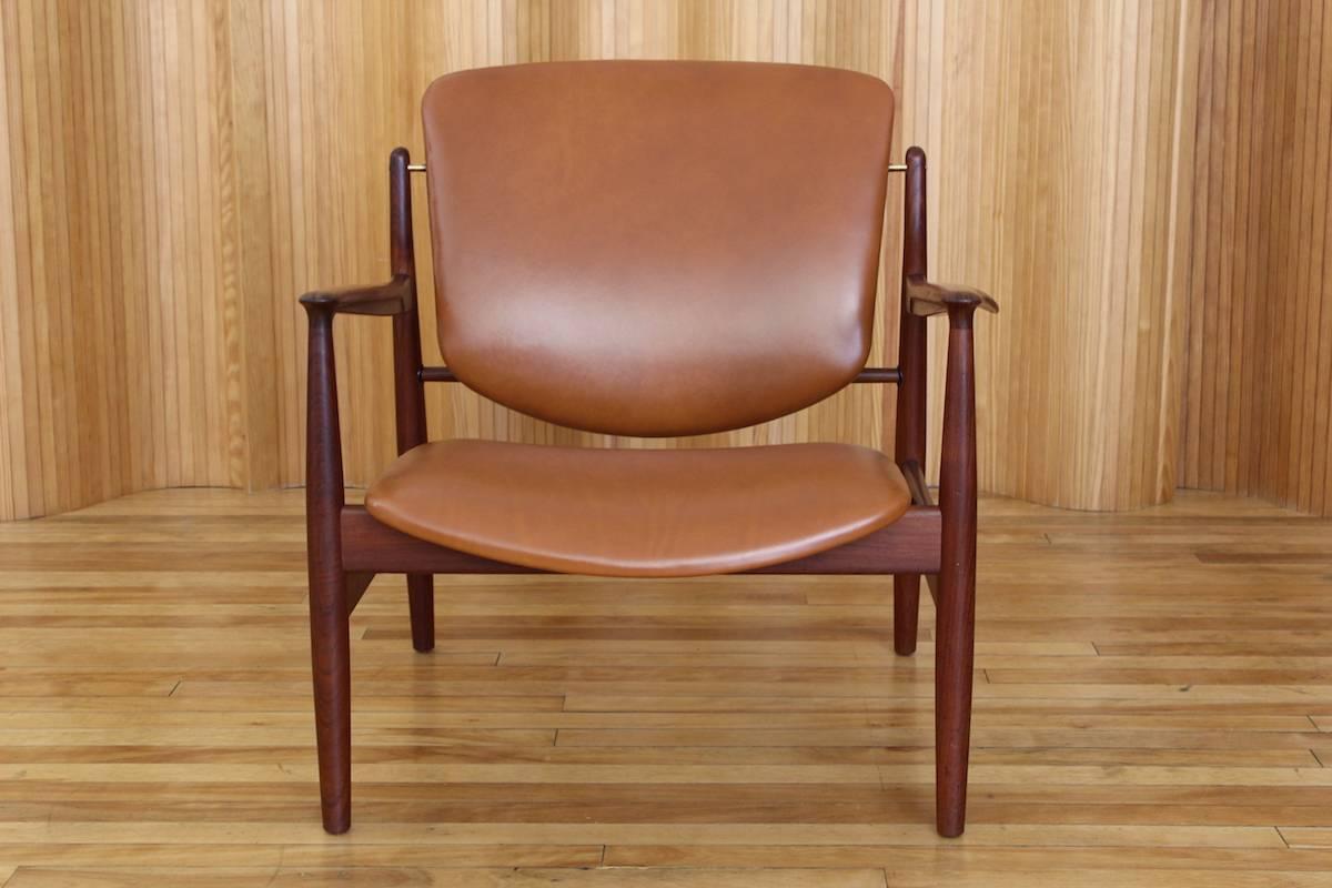 Stunning and rare teak lounge chair, model 136. Wonderful, sculptural detailing and very comfortable.

Designer: Finn Juhl

Manufacturer: France and Son, Denmark.

Date: 1956

Dimensions: Width 81cm; depth 80cm; height 77cm

Condition: