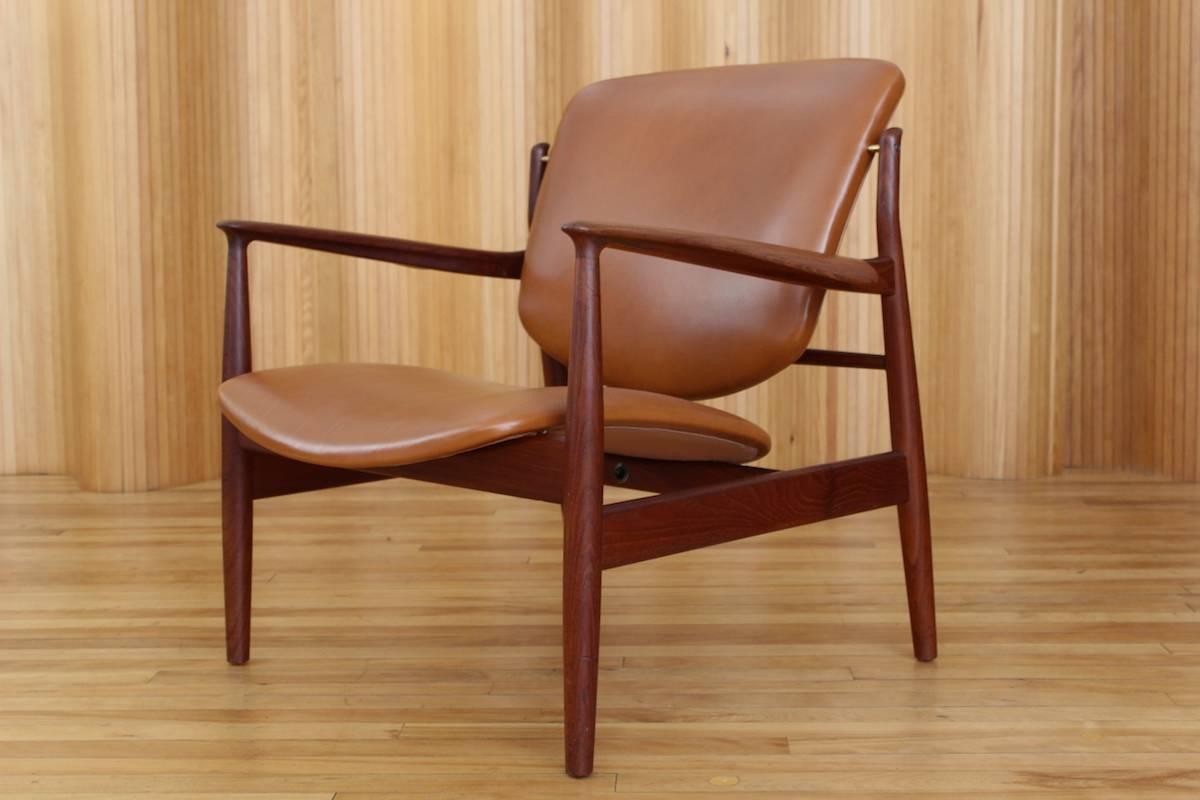 Finn Juhl Model 136 Lounge Chair France & Son, Denmark, 1956 For Sale 1