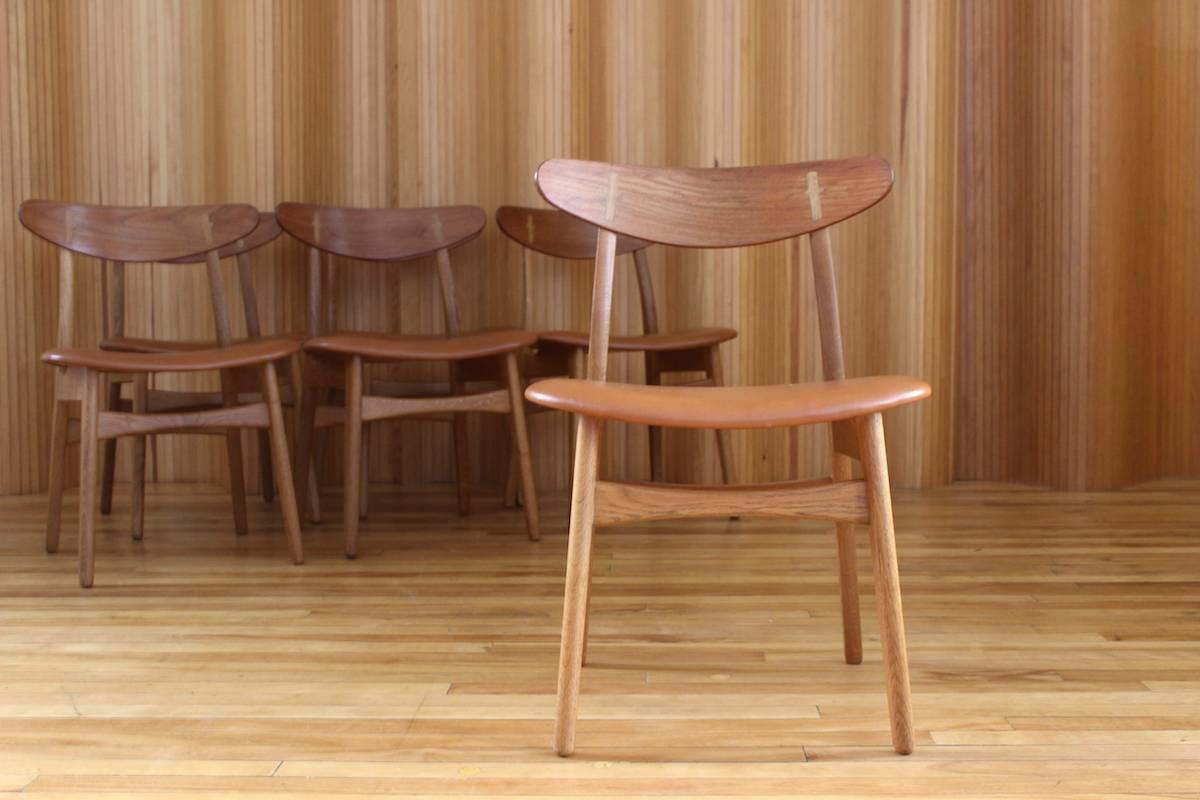 Scandinavian Modern Set of Six Hans Wegner Model CH30 Oak Dining Chairs Carl Hansen & Son Denmark