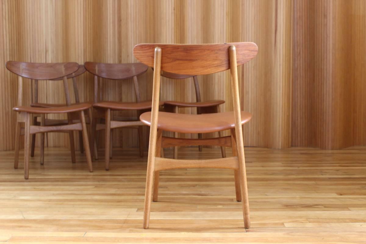 Set of Six Hans Wegner Model CH30 Oak Dining Chairs Carl Hansen & Son Denmark In Excellent Condition In Edinburgh, GB